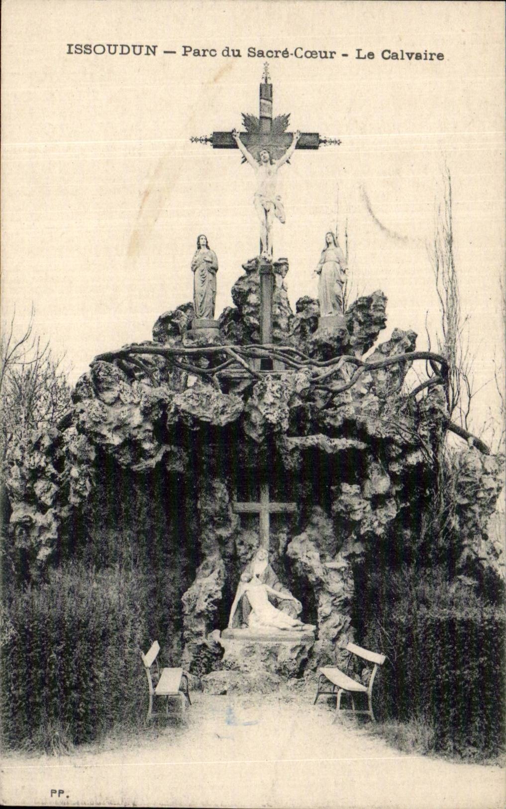 CPA Issoudun Parc du Sacre Coeur Le calvaire