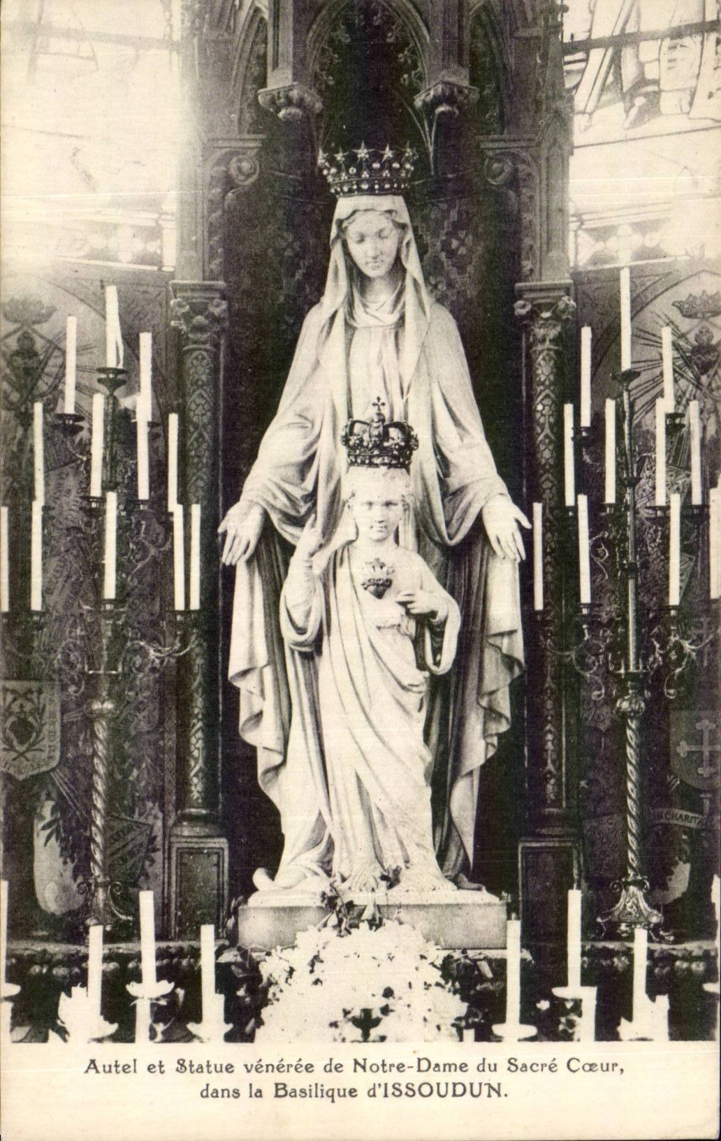 CPA Issoudun Autel et statue veneree de Notre Dame du SAcre coeur dans la basilique