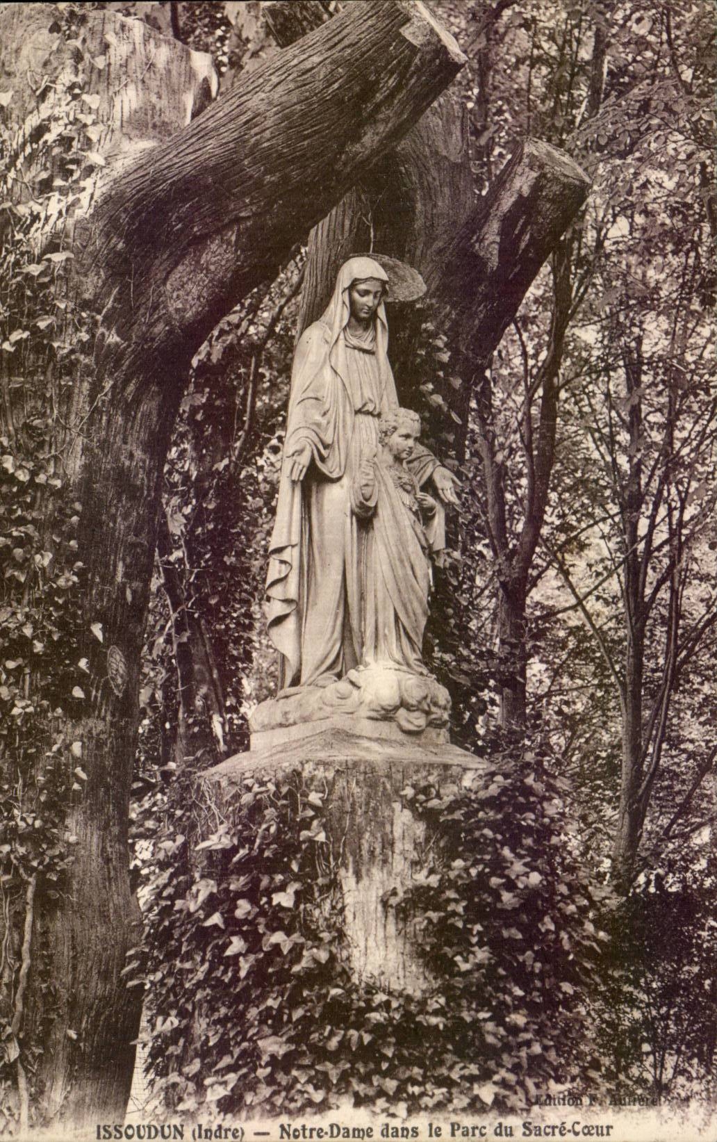 CPA Issoudun Notre Dame in the park of the Sacring Heart