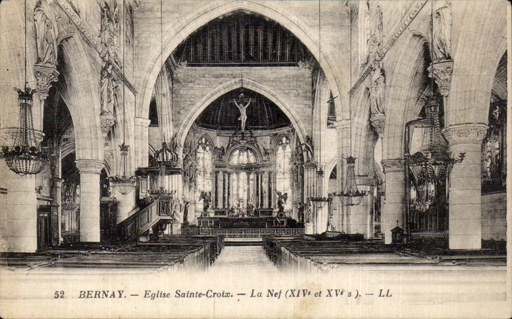 CPA Bernay Eglise Sainte Croix la nef