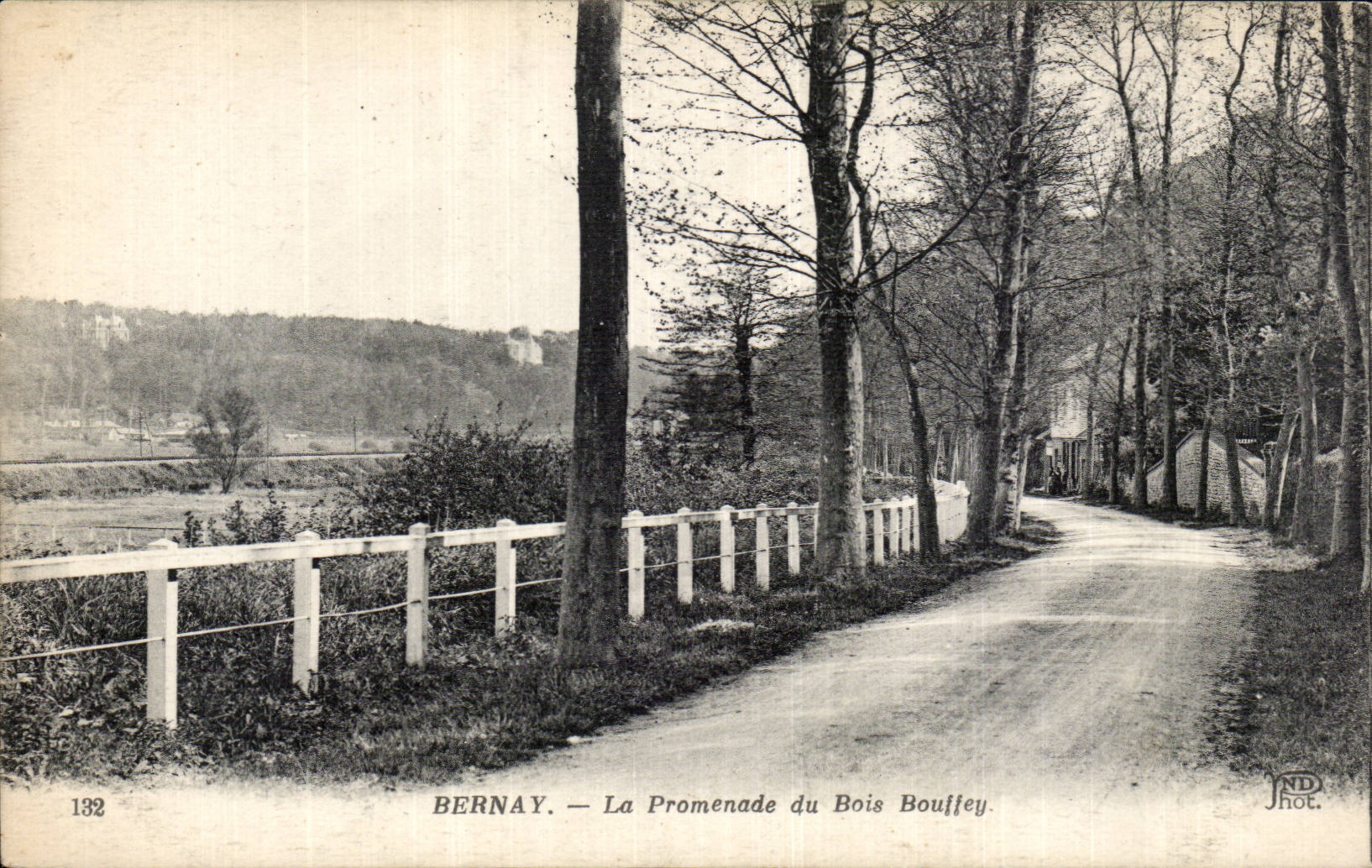 CPA Bernay La promenade du Bois Bouffey