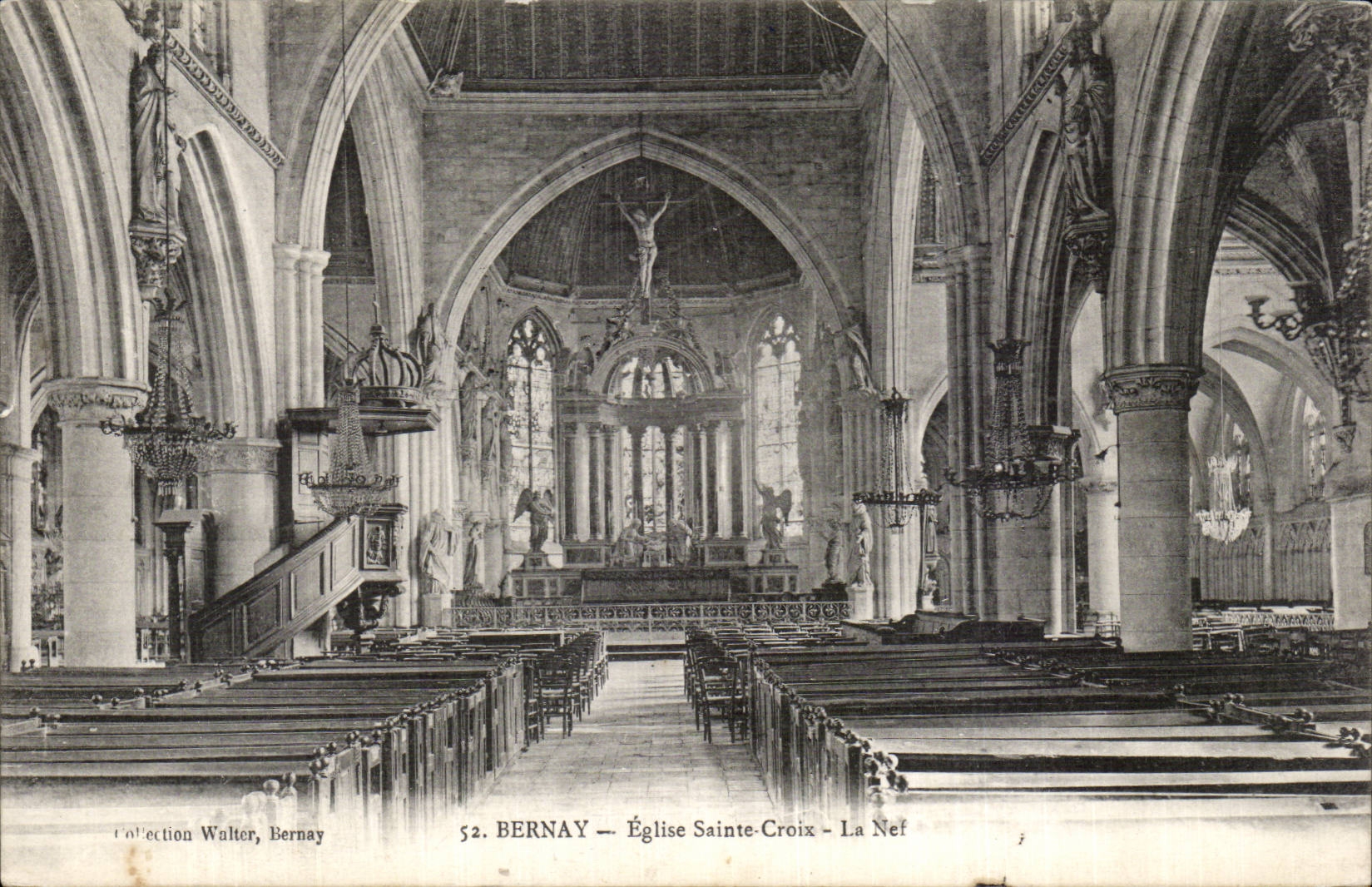 CPA Bernay Eglise Sainte Croix la nef