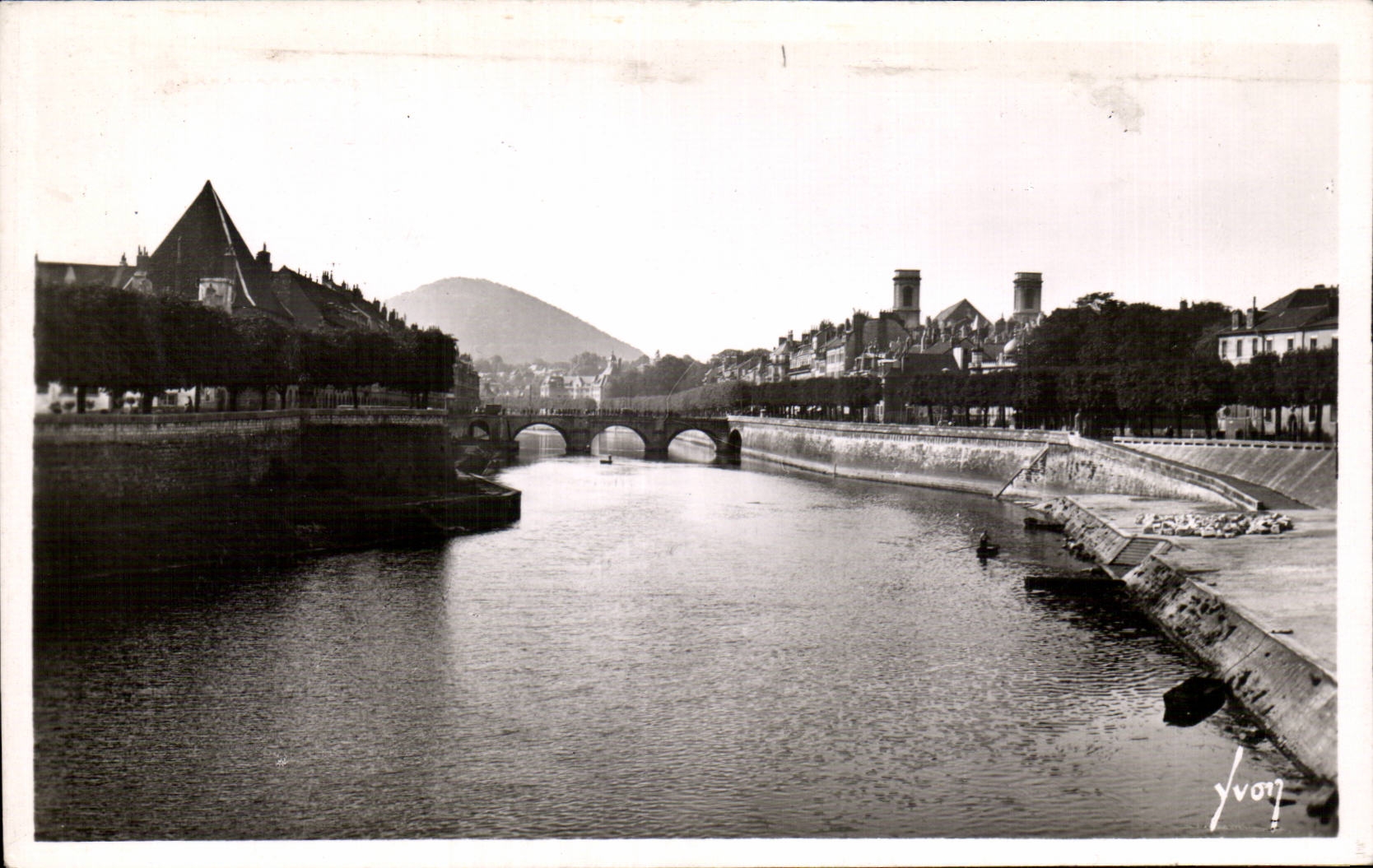 CPA Besancon Le Doubs the Vauban quay and the bridge of Leaf