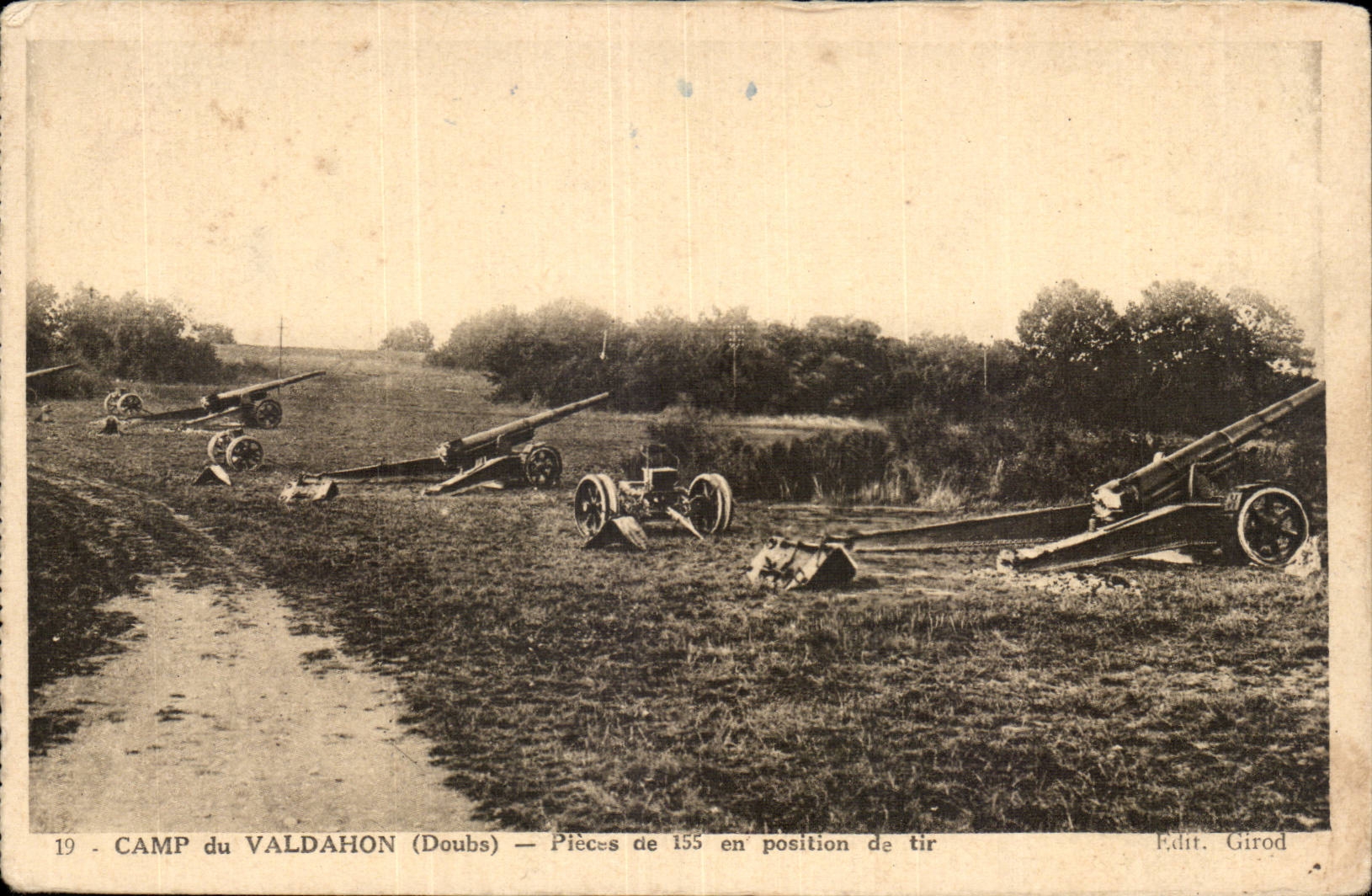 CPA Militaria Camp of Valdahon parts of 155 in position of shooting