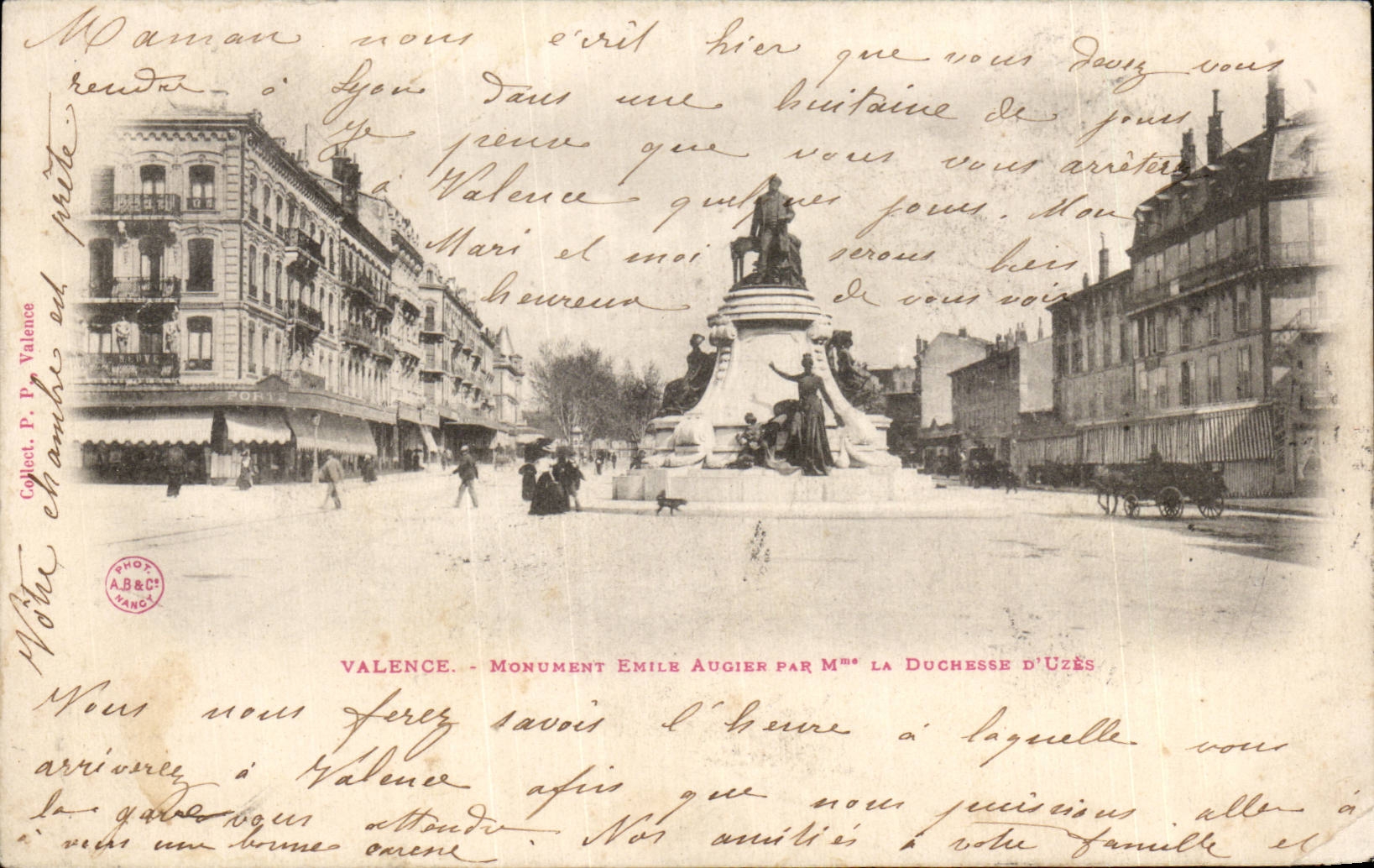 Valencia de CPA en el monumento Emilio Augier de Rhone de la senora la duquesa de Uzes