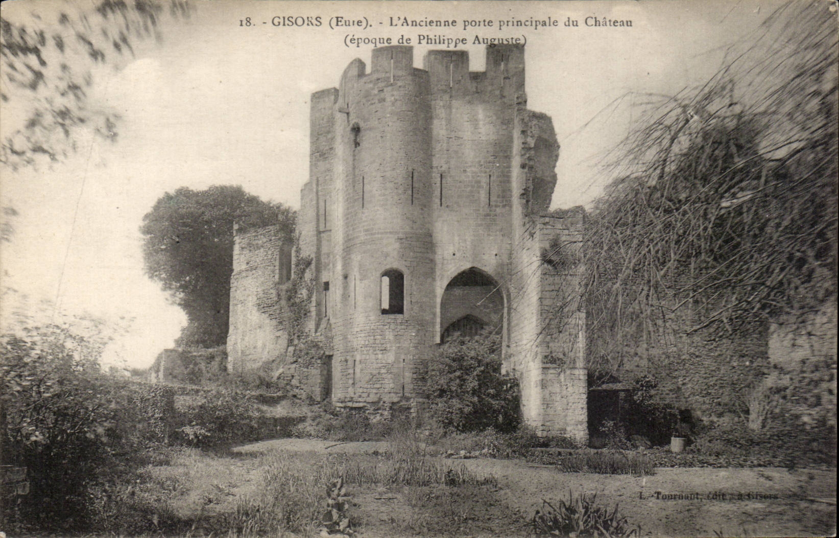 CPA Gisors Ancienne porte principale du chateau (epoque de Philippe Auguste)