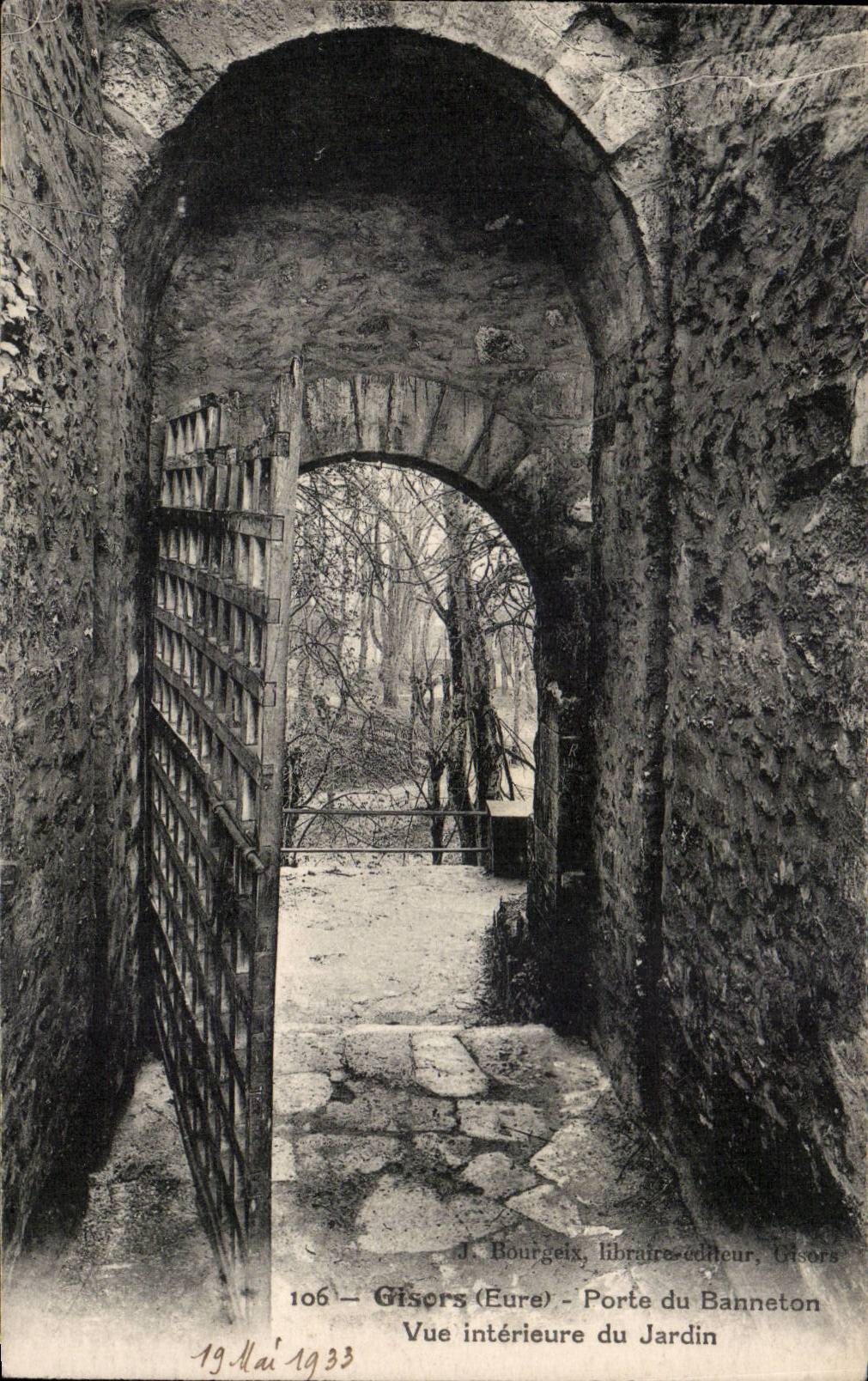 CPA Gisors Porte du Banneton Vue interieure du jardin