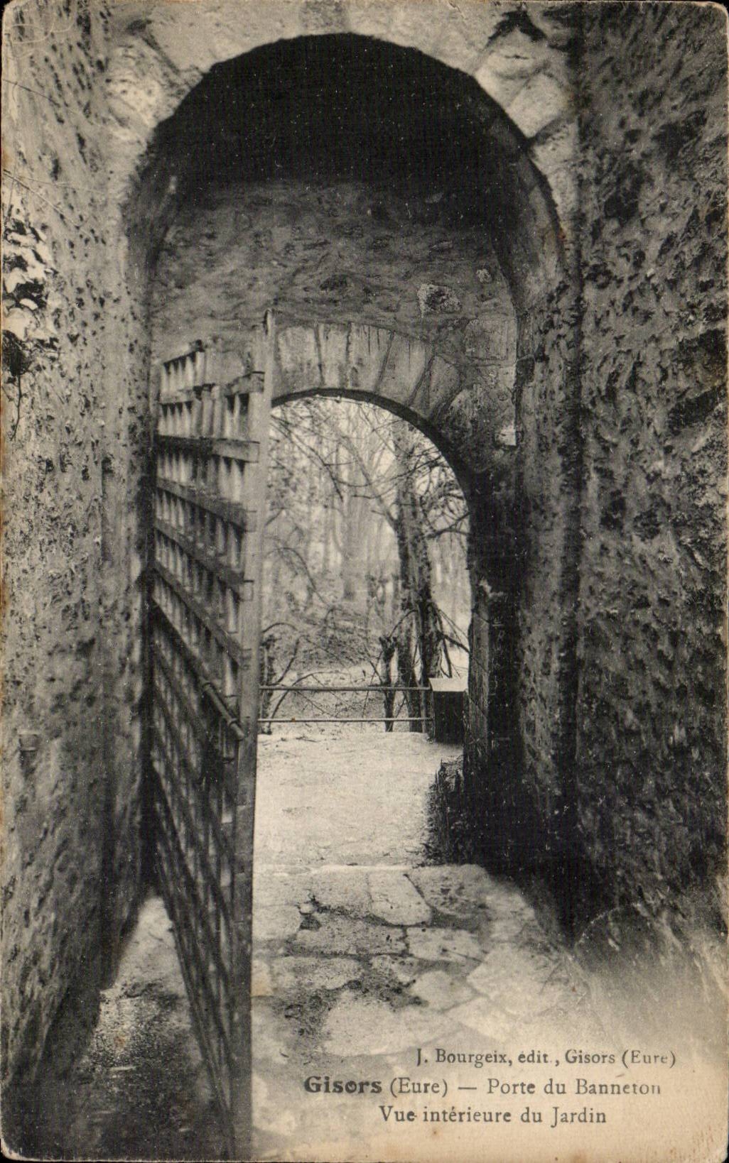 CPA Gisors Porte du Banneton Vue interieure du jardin