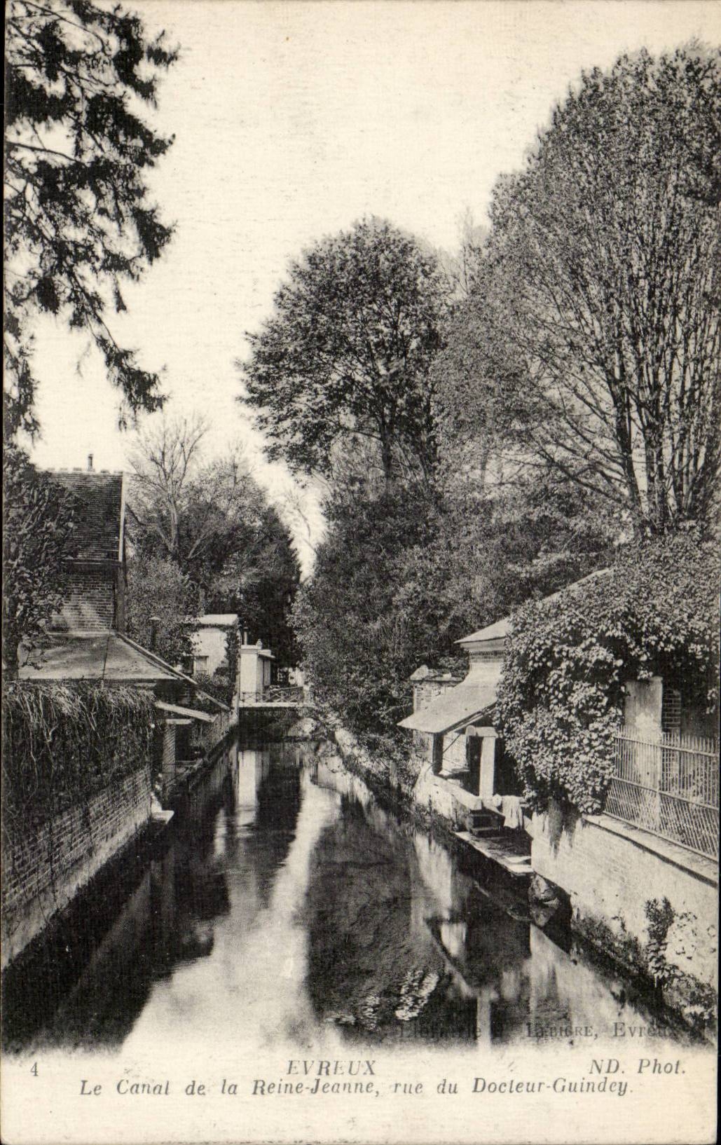 CPA Evreux Le canal of the Queen Jeanne street of Doctor Guindry Laundrette
