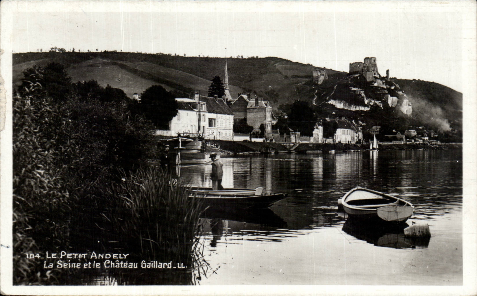 CPA Les Andelys Le petit Andely La Seine et le chateau Gaillard