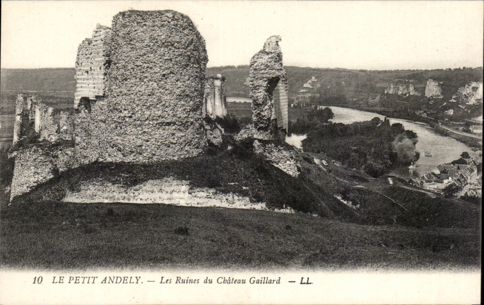 CPA Le petit andely Les ruines du chateau gaillard
