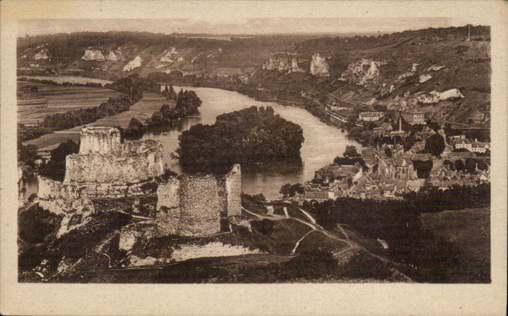 CPA Le Petit Andely Vue sur le chateau Gaillard