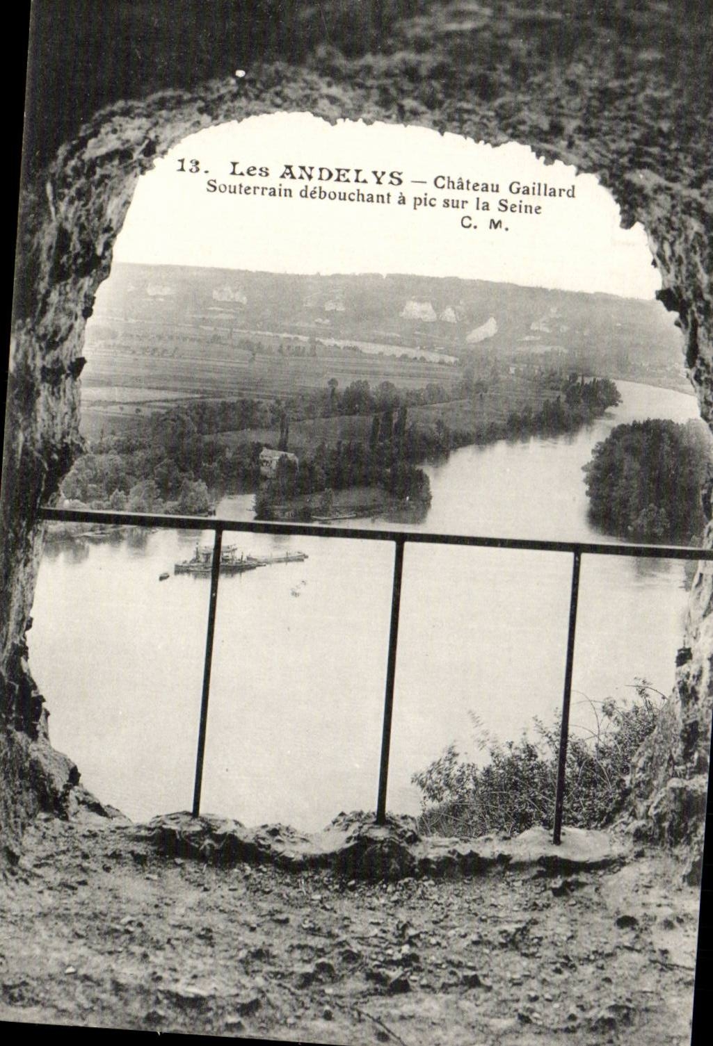 CPA Les Andelys Chateau Gaillard Souterrain debouchant a pic sur la Seine