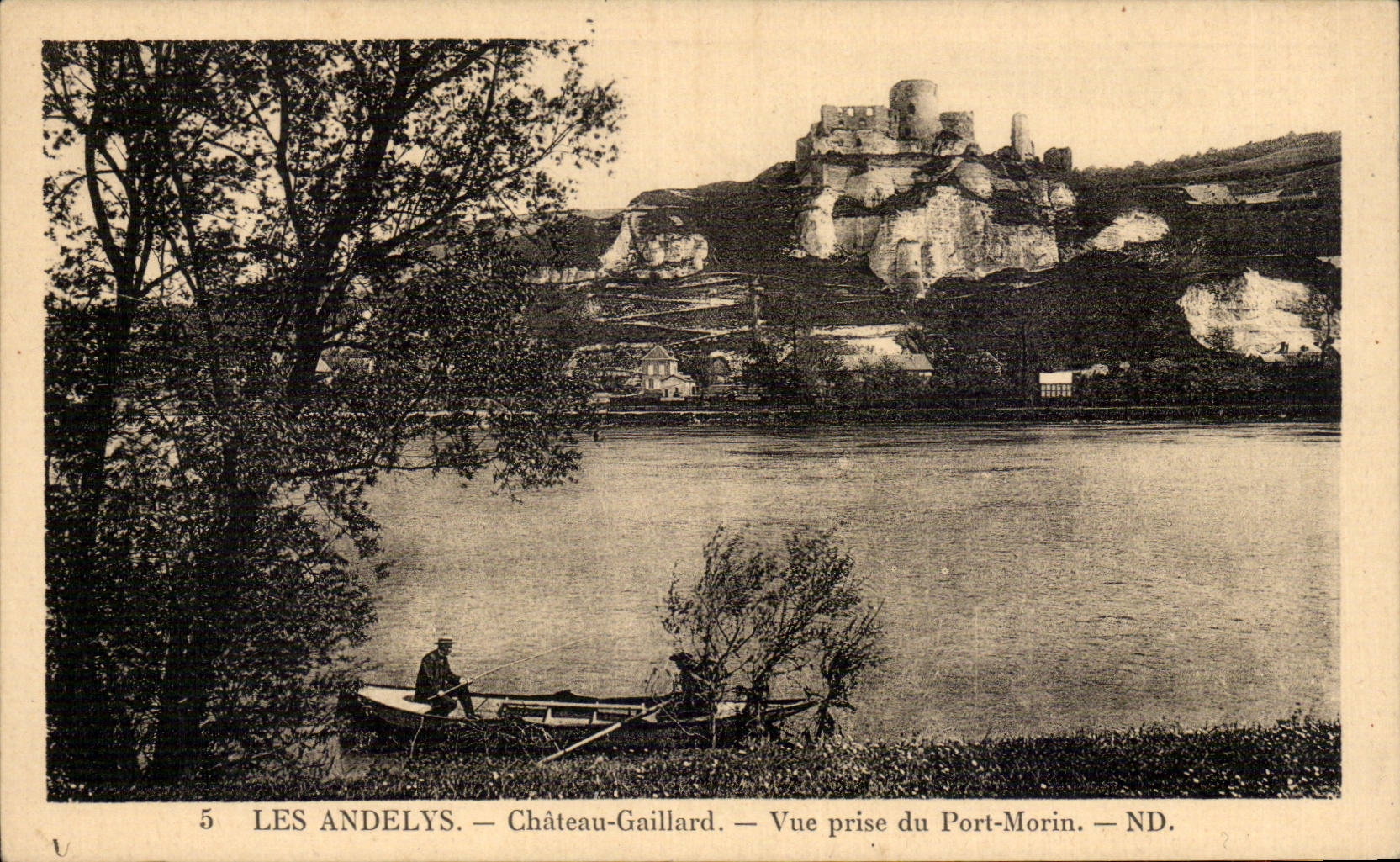 CPA Les Andelys Chateau Gaillard Vue prise du Pont Morin