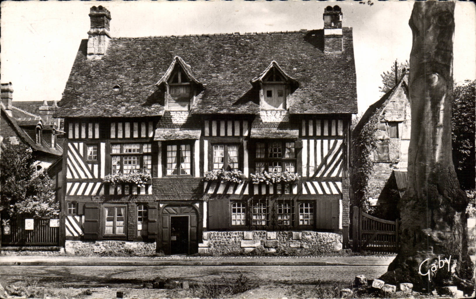 CPA Bridge Audemer Inn of the old well and street Notre Dame of Pre