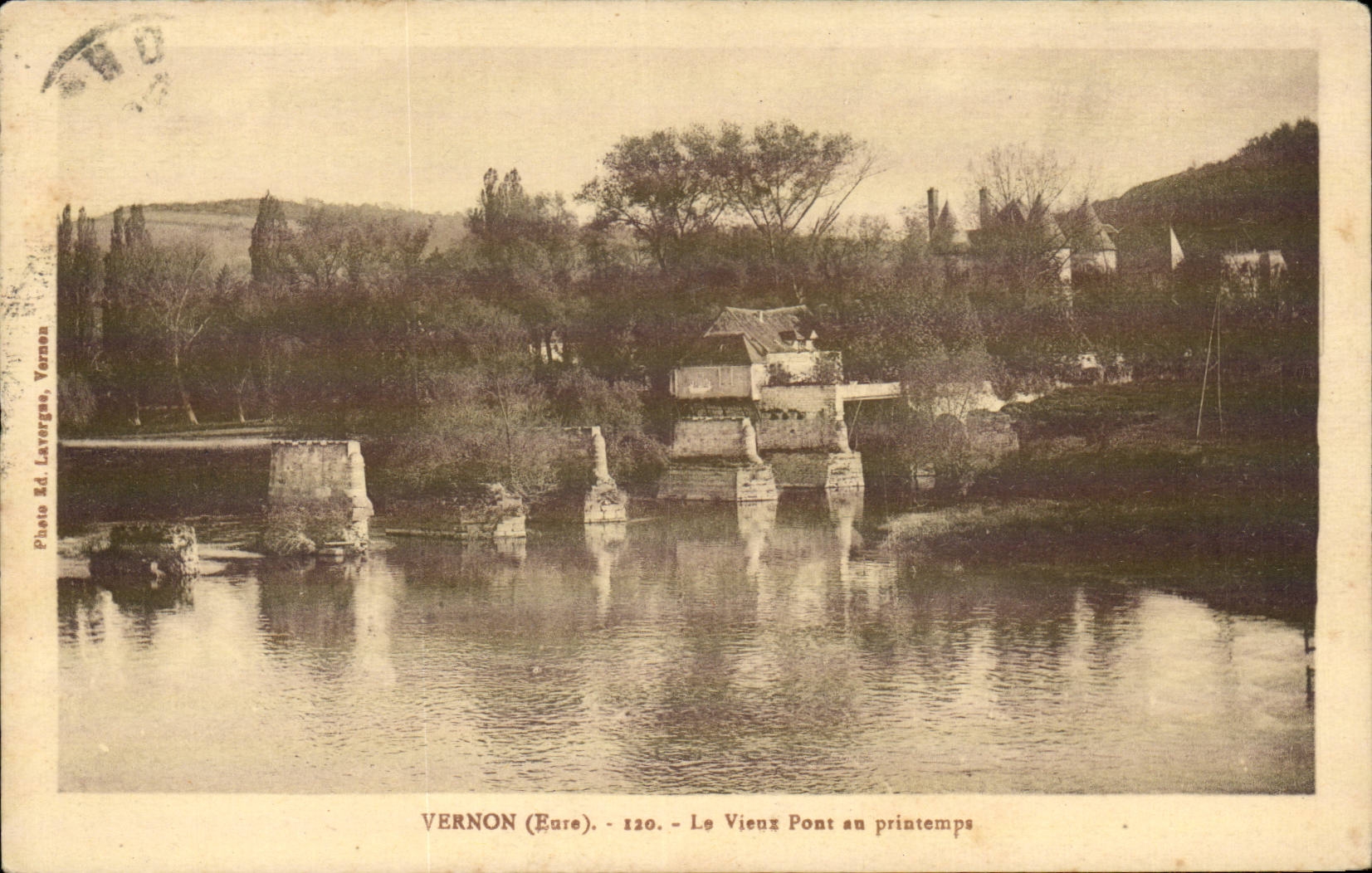 Puente del viejo hombre de CPA Vernon Le en resorte