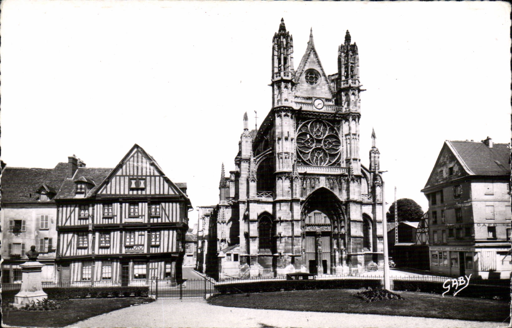 CPSM Vernon el renacimiento de los vidrios manchados de la catedral