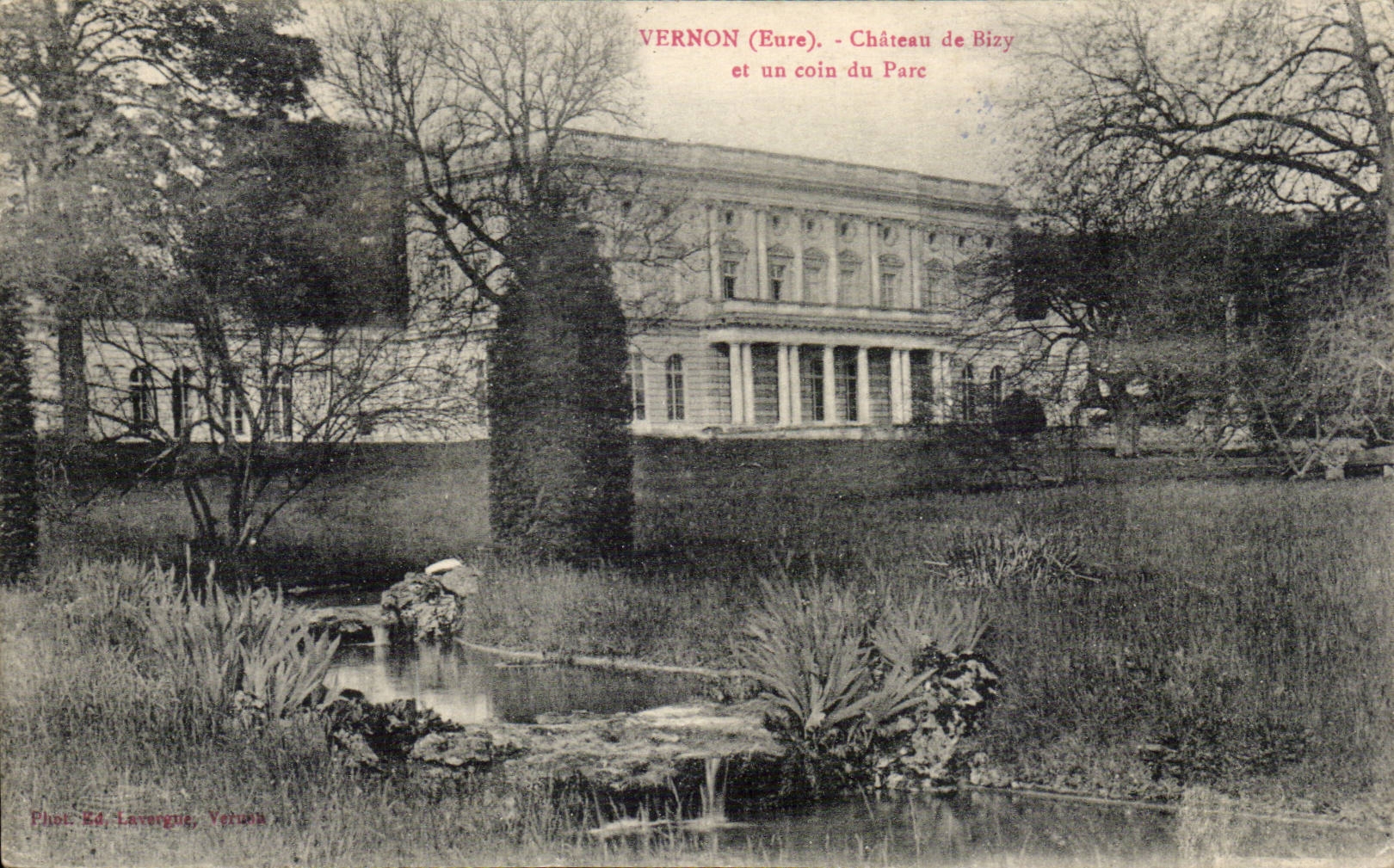 Castillo de CPA Vernon de Bizy y una esquina del parque