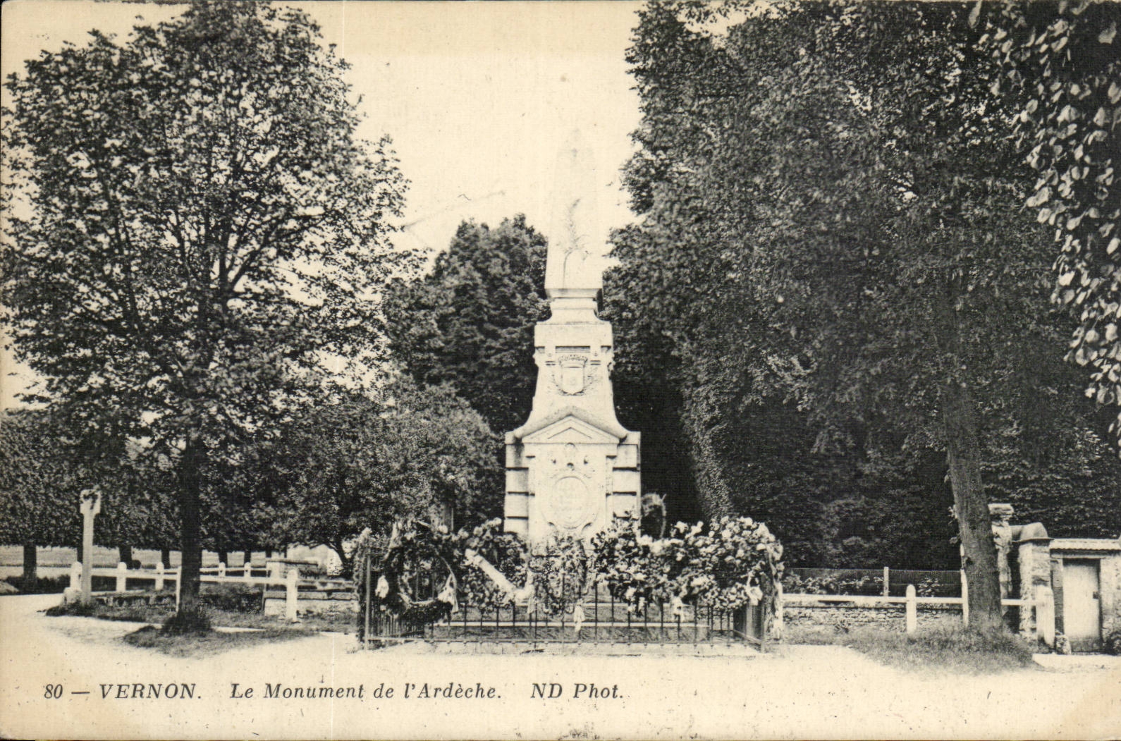 CPA Vernon Le monument of Ardeche