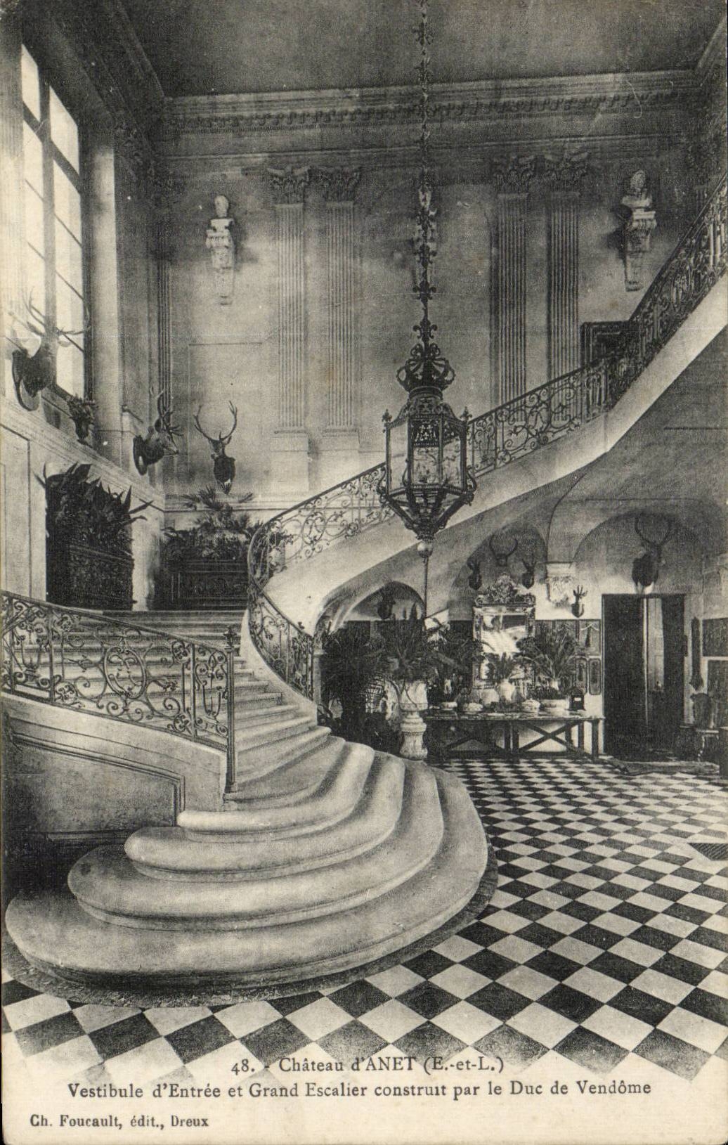 CPA Chateau d'Anet Vestibule d'entree et grand escalier construit par le duc de Vendome