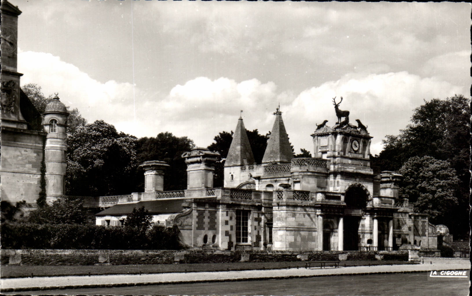 CPSM Anet Chateau Le portail et la chapelle