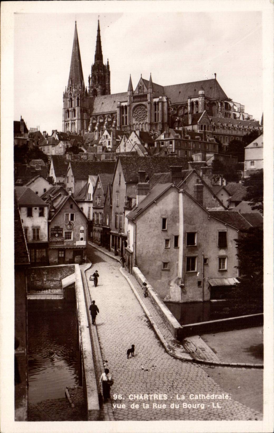 CPA Chartres the cathedral seen of the street of the Borough
