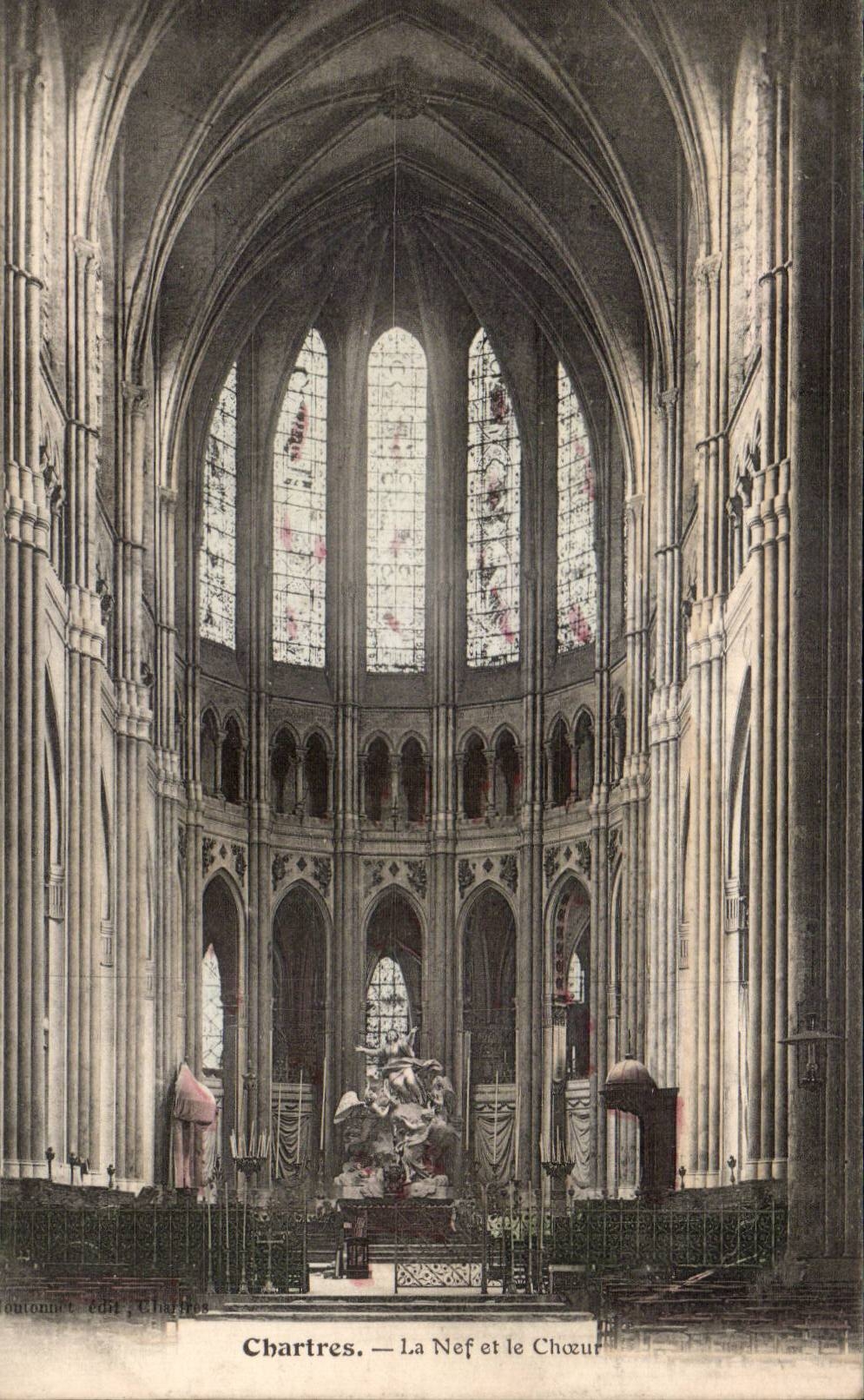 CPA Chartres the nave and chorus
