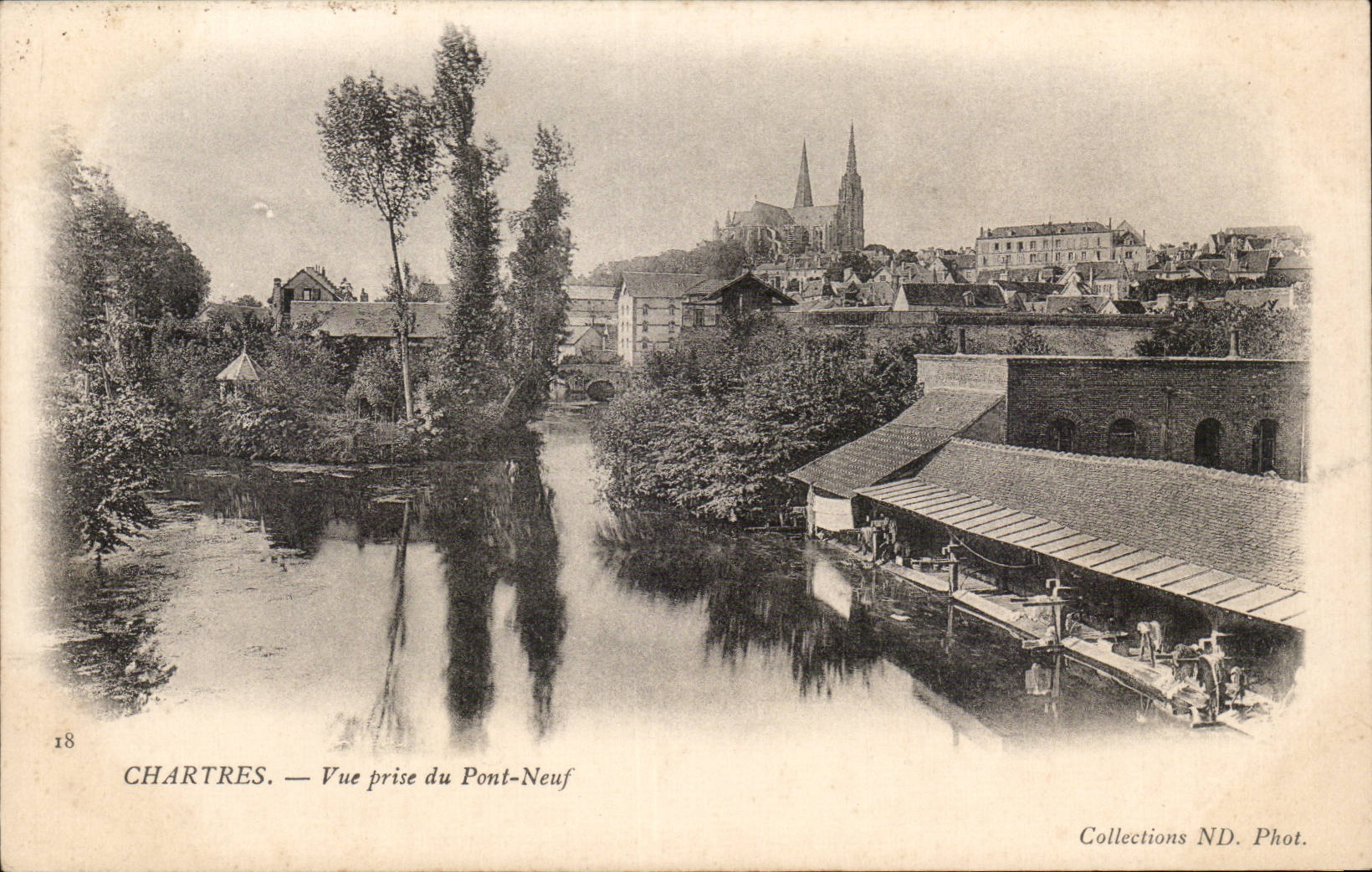 CPA Chartres Seen from of the New Bridge