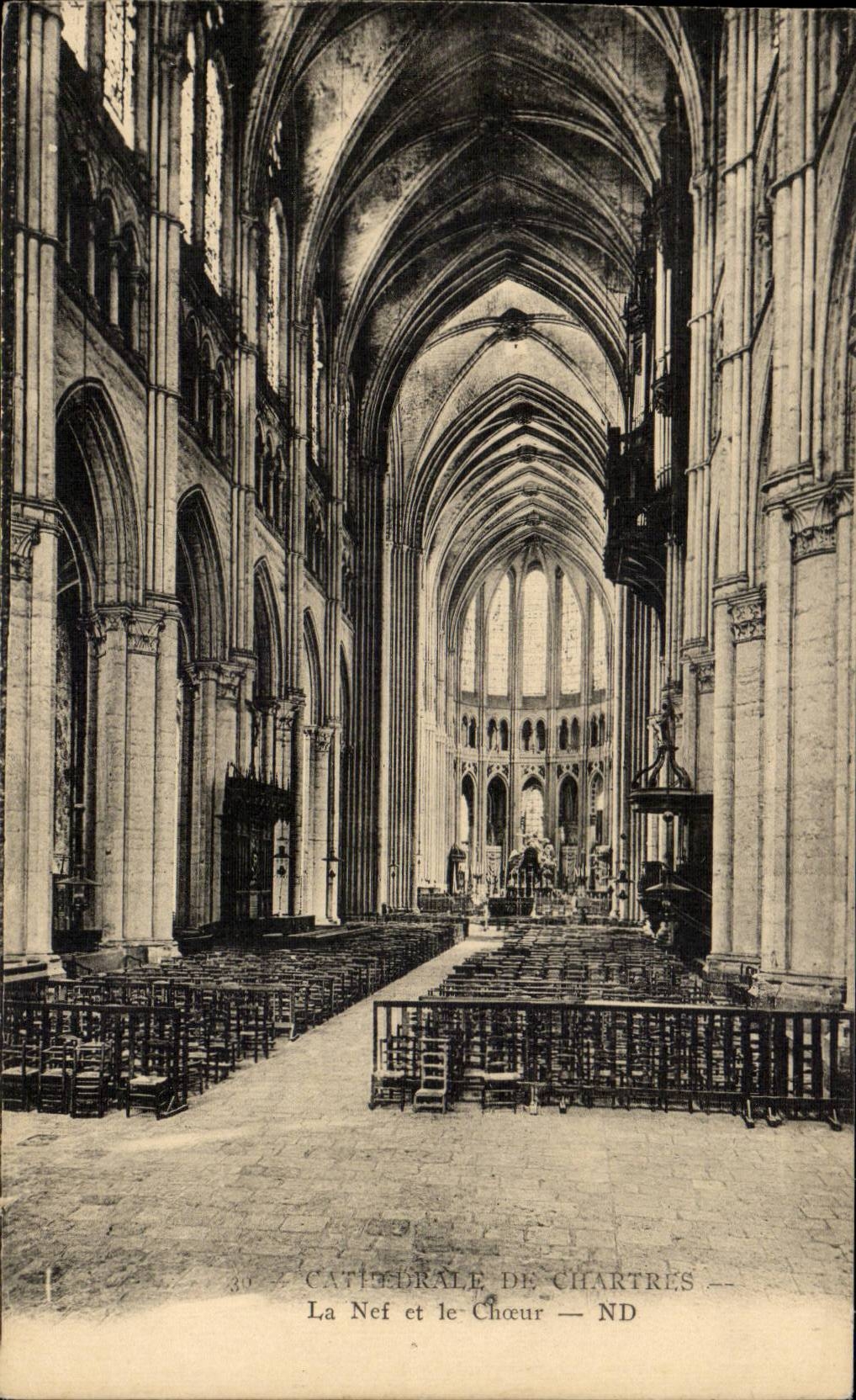 CPA Chartres the nave and chorus