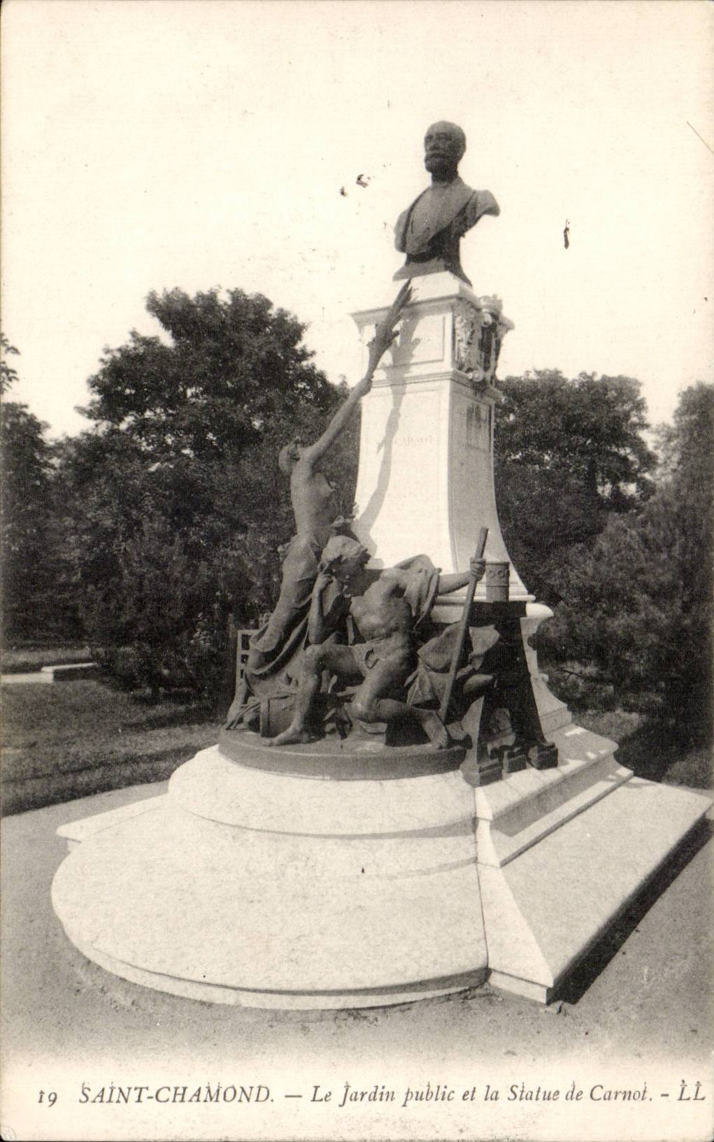 CPA Saint Chamond Le jardin public et la statue de Carnot