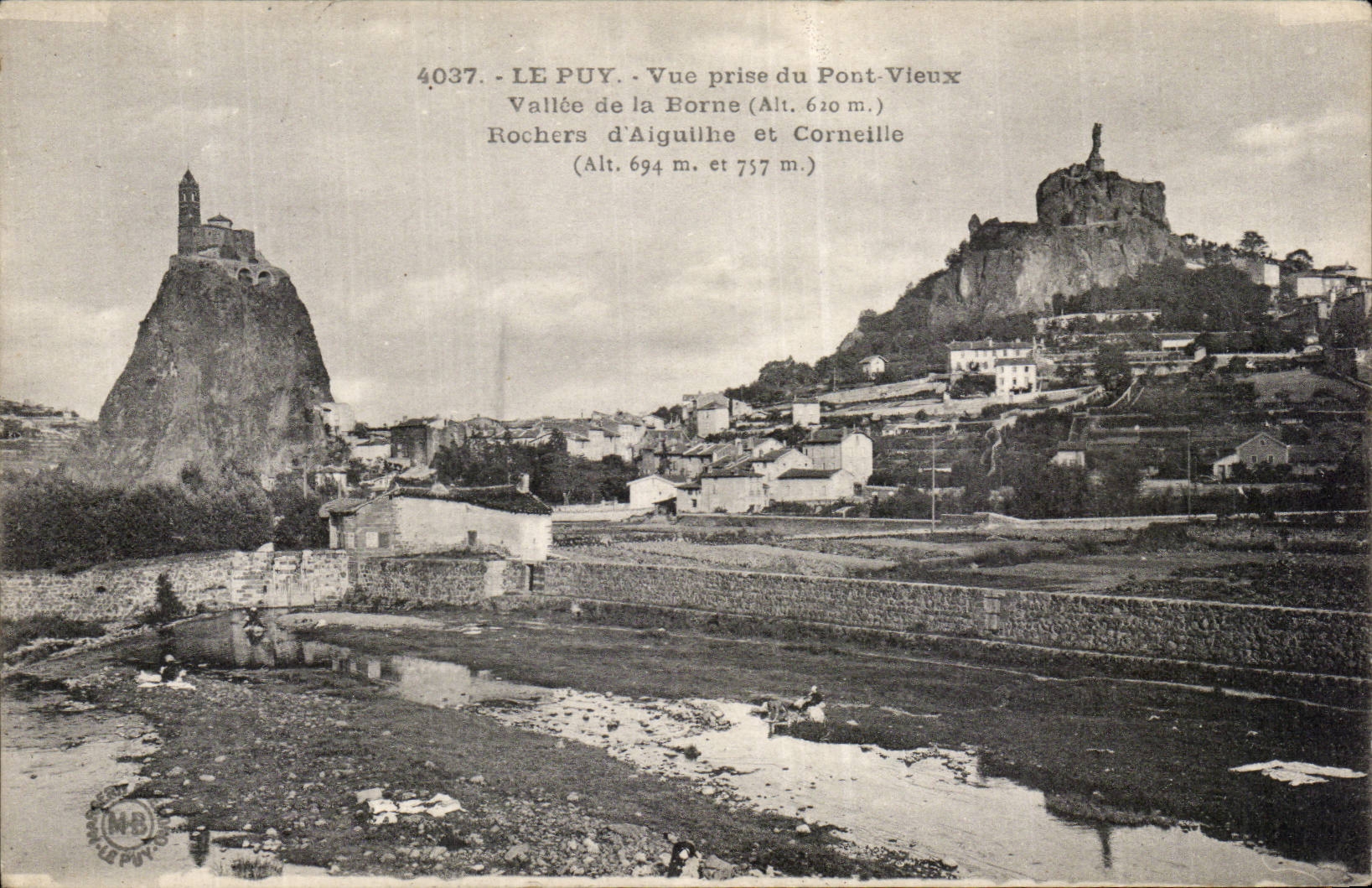 CPA Le Puy Vue prise du Pont Vieux Vallee de la Borne Rochers d'Aiguilhe et Corneille