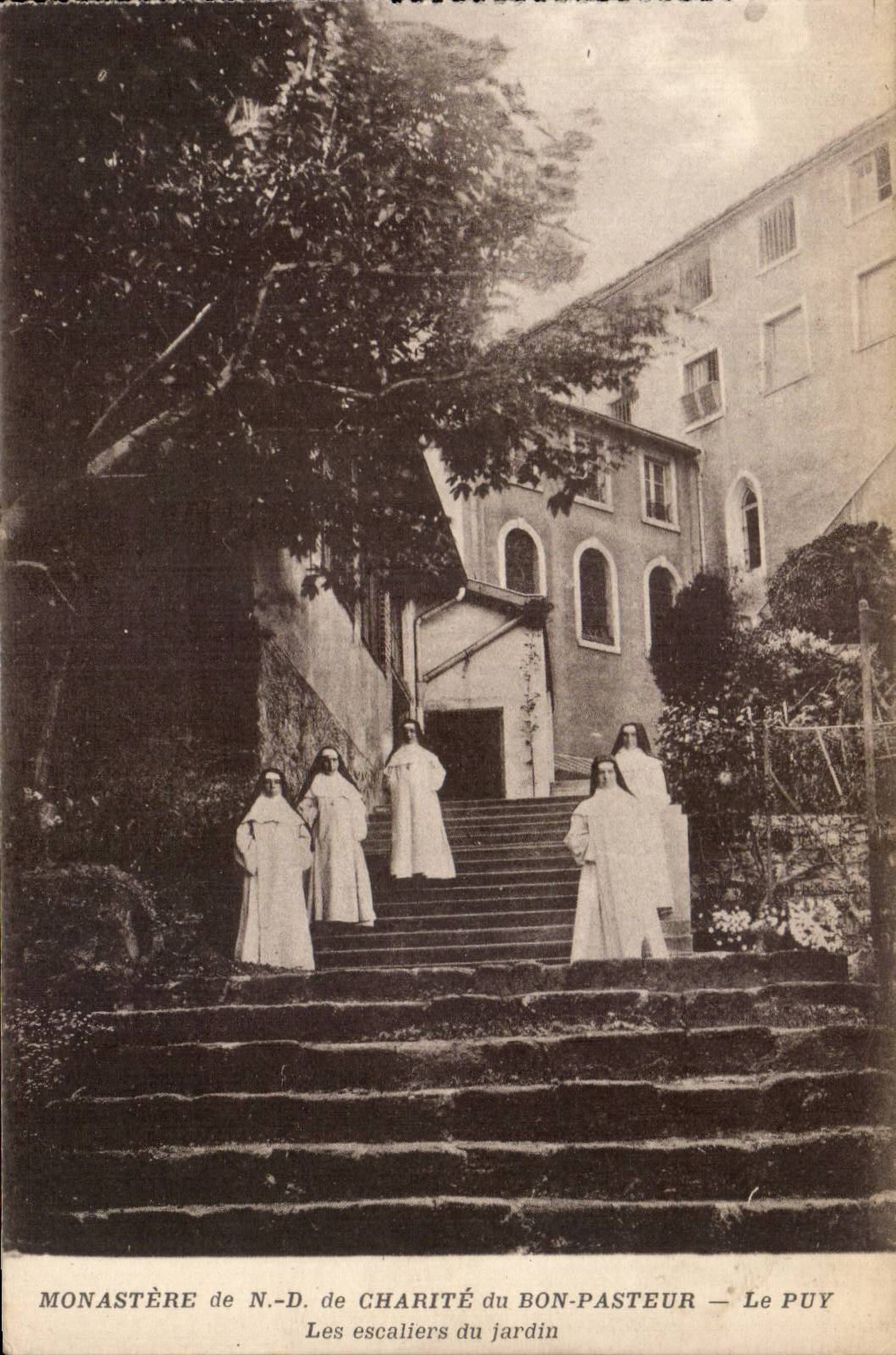 CPA Le Puy Monastere de ND de Charite du Bon Pasteur Les escaliers du jardin