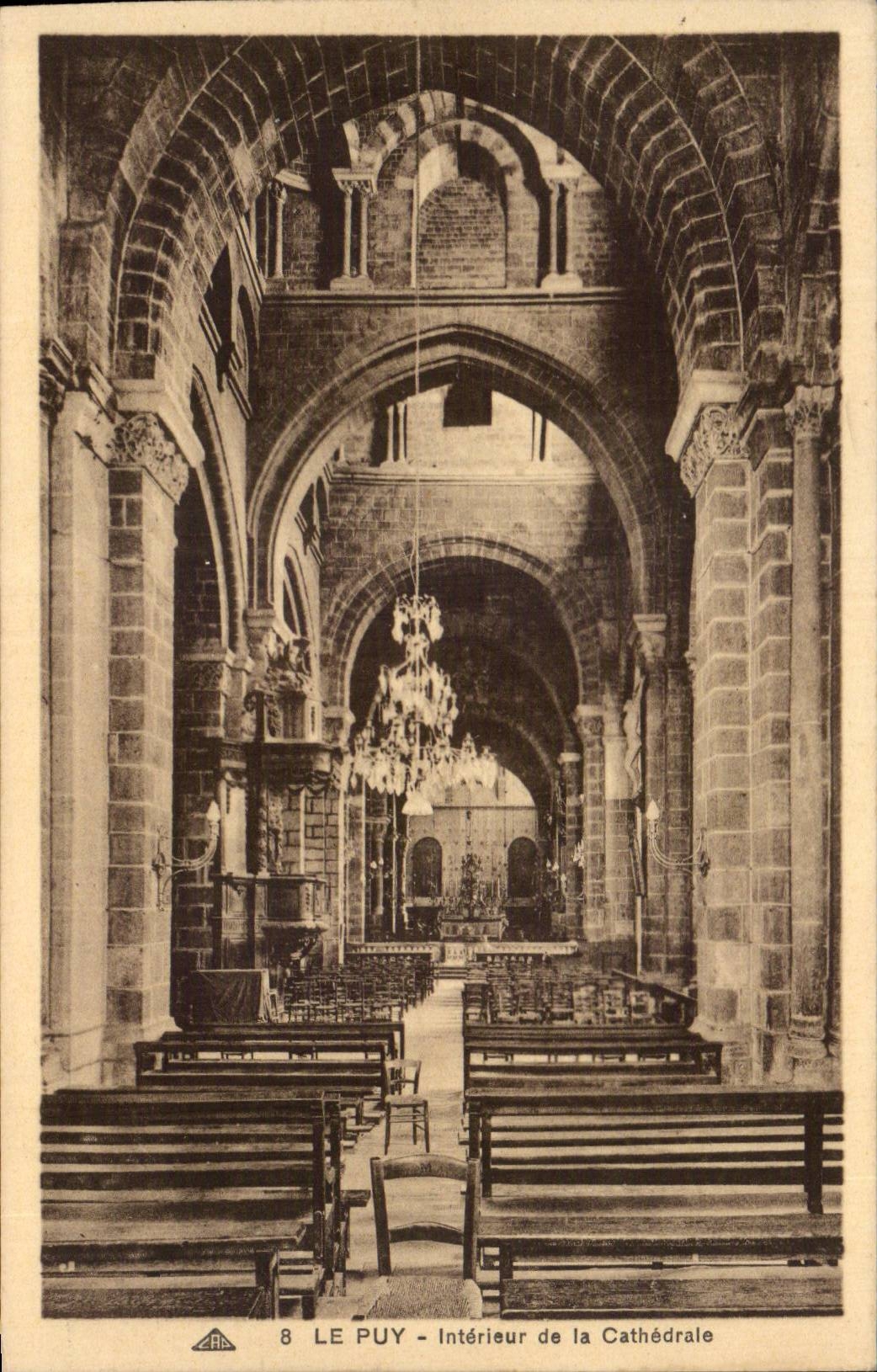 CPA Le Puy Interieur de la cathedrale