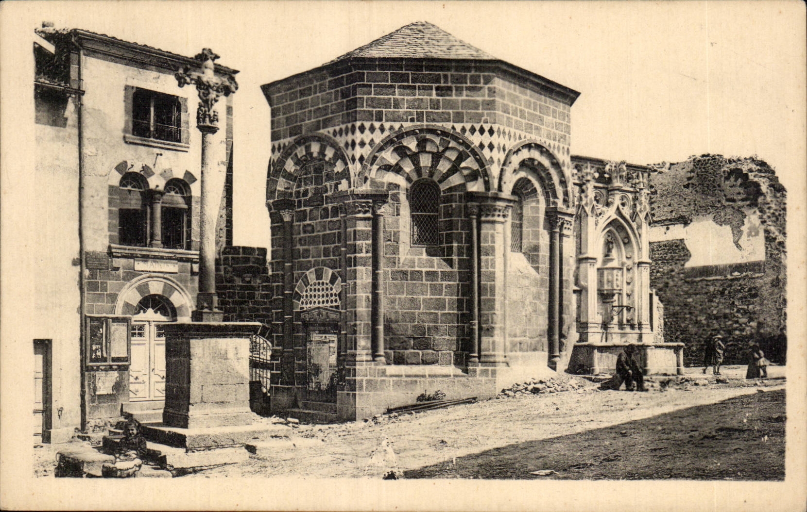 CPA Le Puy en Velay Le temple de Diane