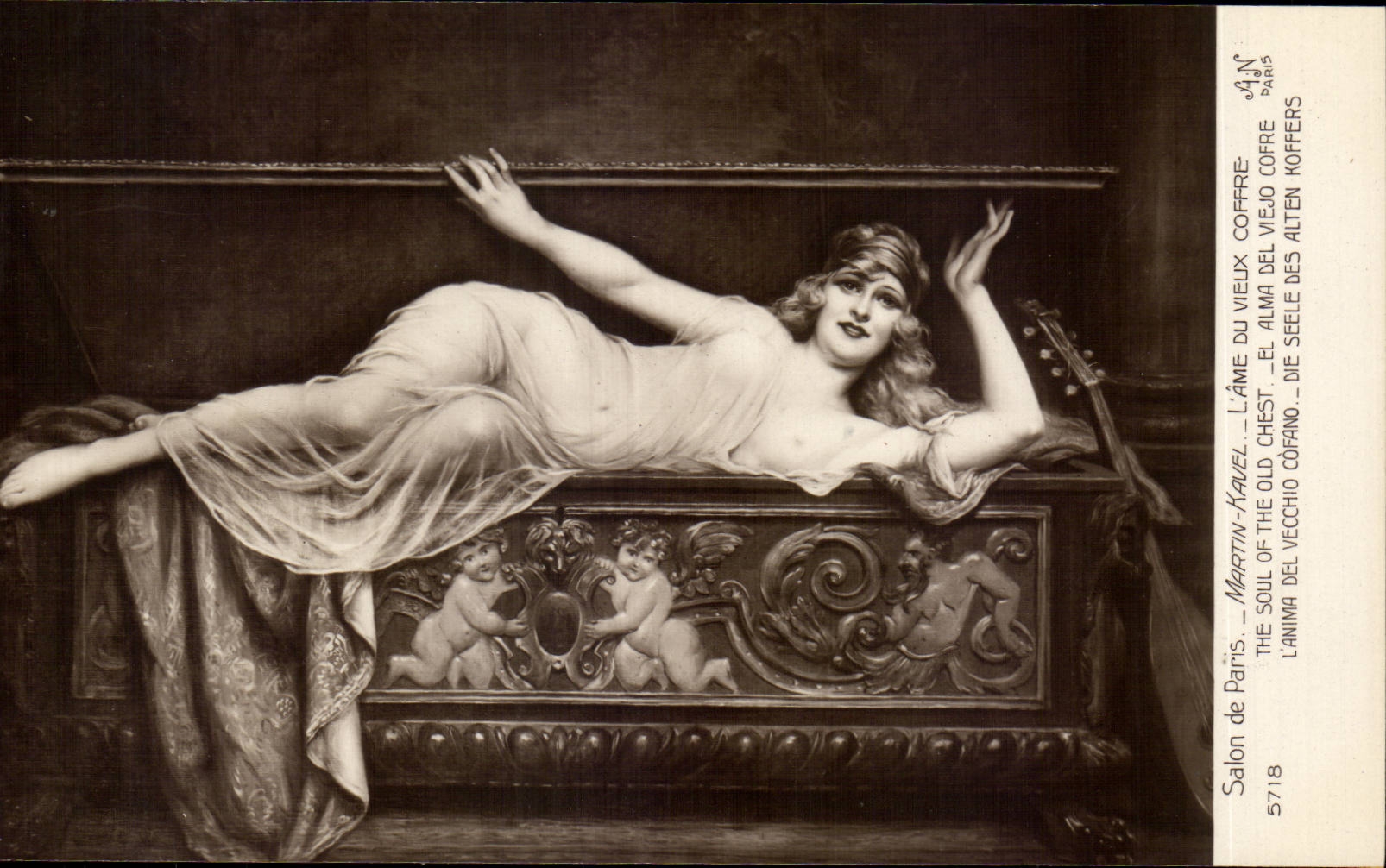 CPA Salon de Paris Martin Kavel l'ame du vieux coffre Femme