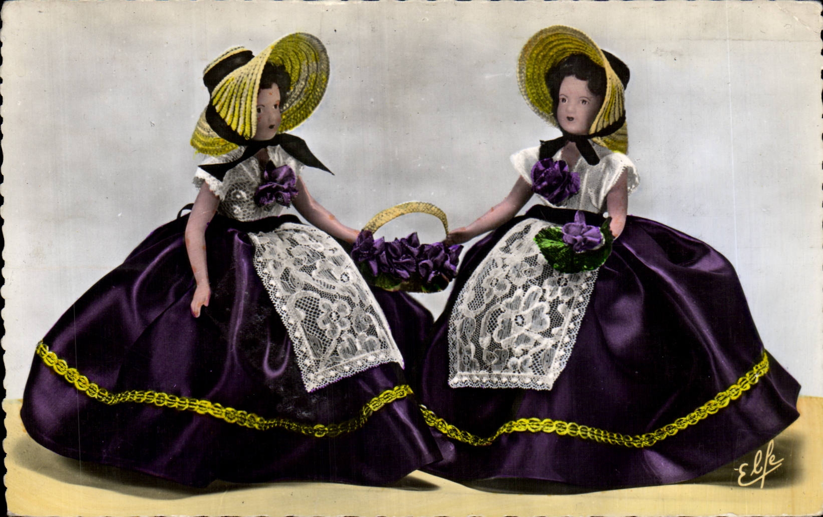 CPSM Violettes de Toulouse Costume regional Poupee d'Horphin Folklore Poupee