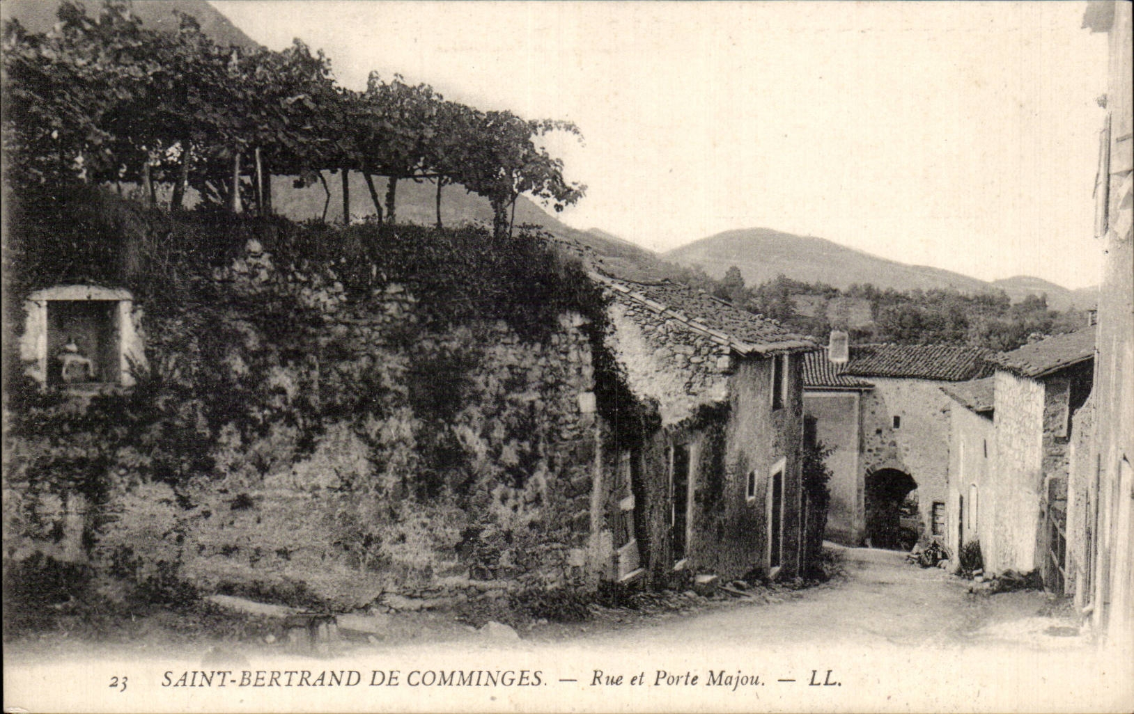 CPA Saint Beltran de Comminges Street y lleva Majou (la publicidad con la bici del motor completa un ciclo St  Etienne)