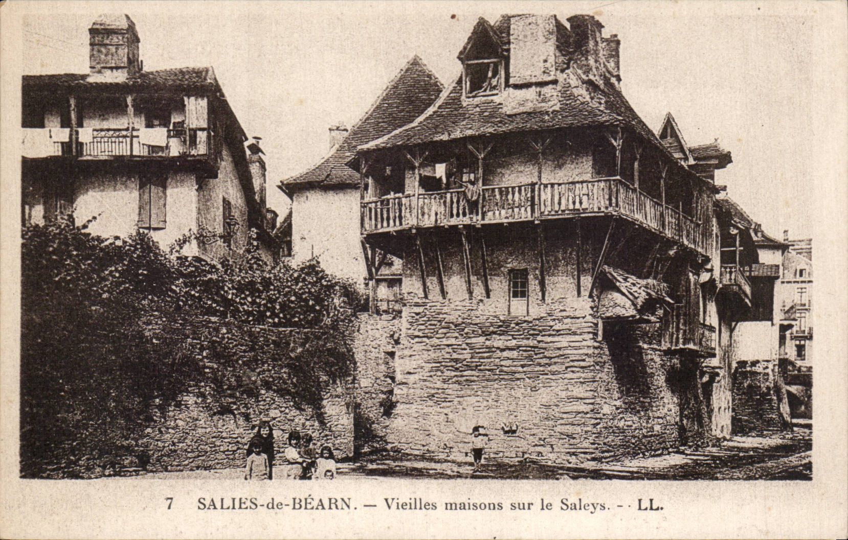 CPA Dirtied of Bearn Old women houses on Saleys