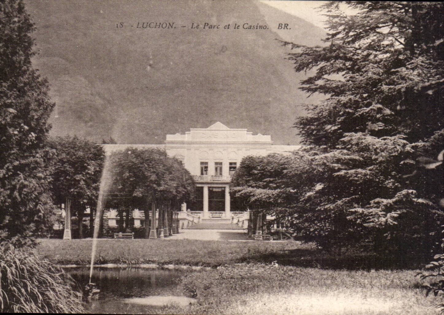 Luchon it Park and the Casino - CPA