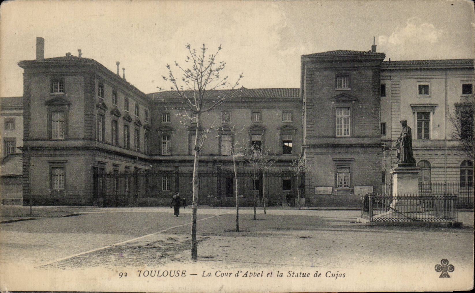 Toulouse - La Cour d'Abbei et la Statue de Cujas - CPA