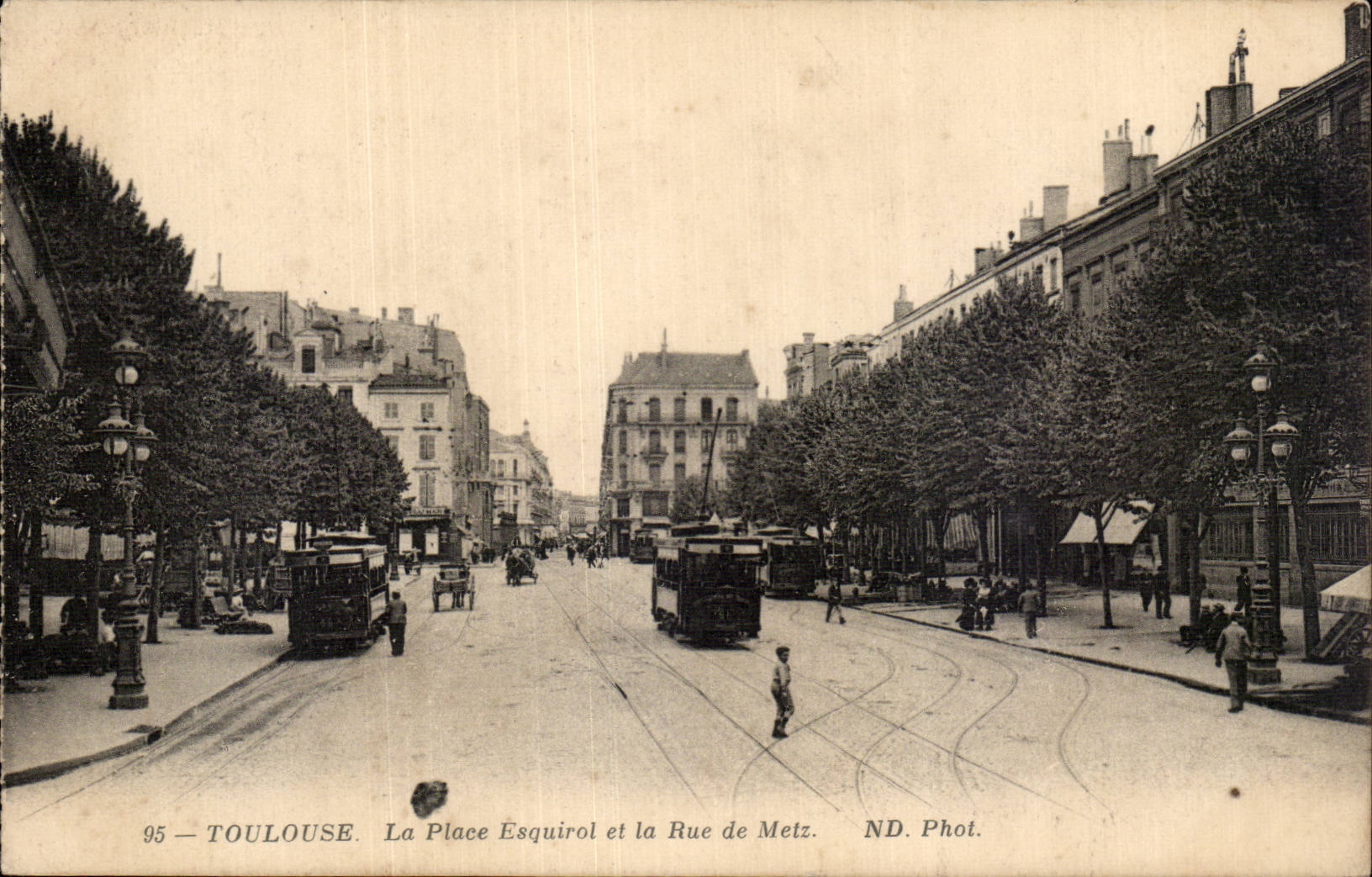 Toulouse - La Place Esquirol et la Rue de Metz - CPA 