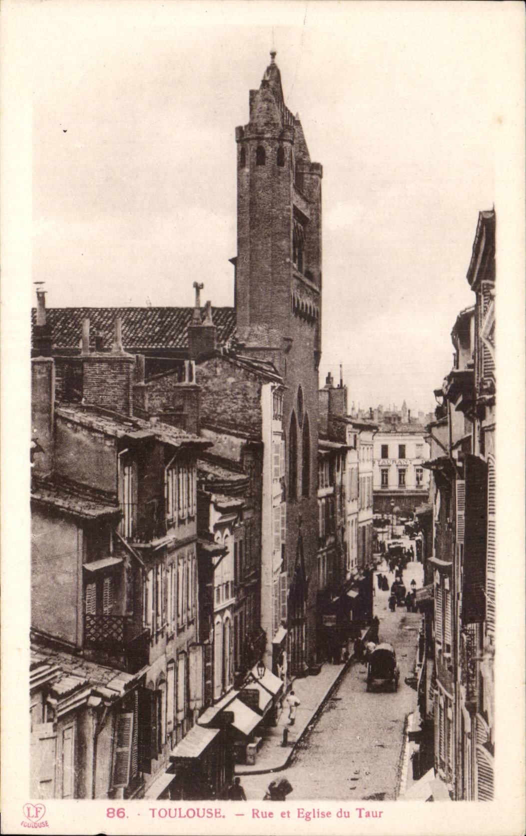 CPA Toulouse Rue et eglise du Taur