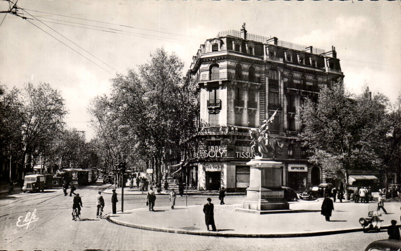 CPA Toulouse Carrefour Boulevard de Strasbourg et place Jeanne d'arc
