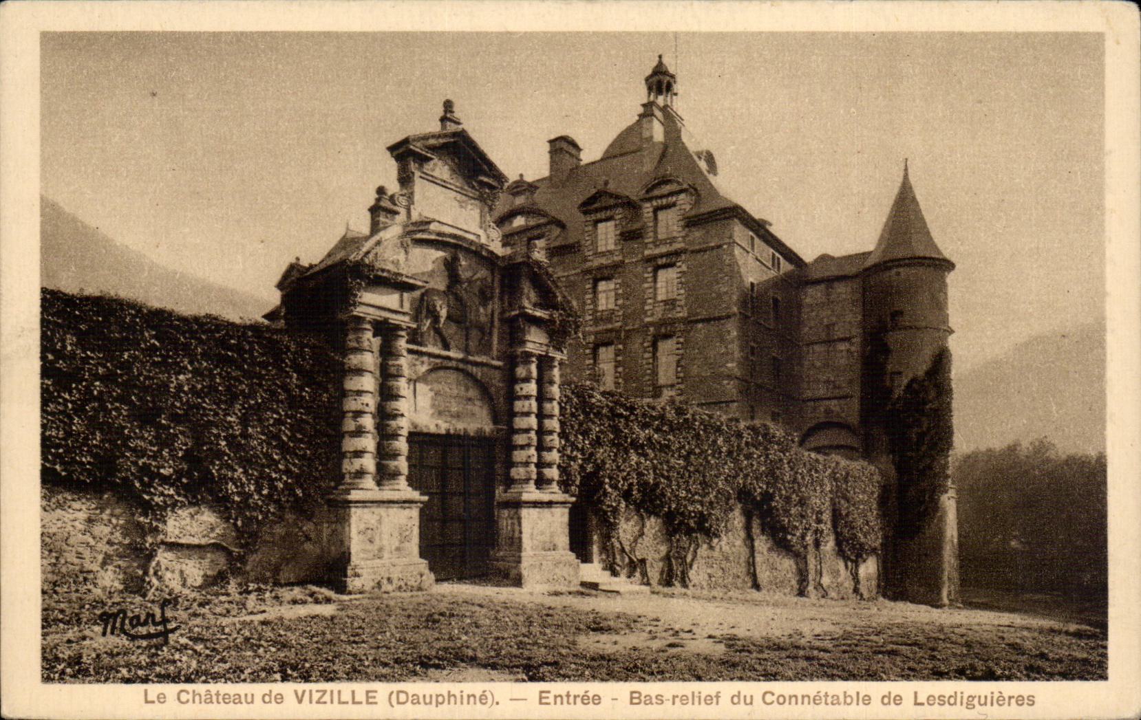 CPA Vizille Le castle Entrance Low relief of the constable of Lesdeguieres