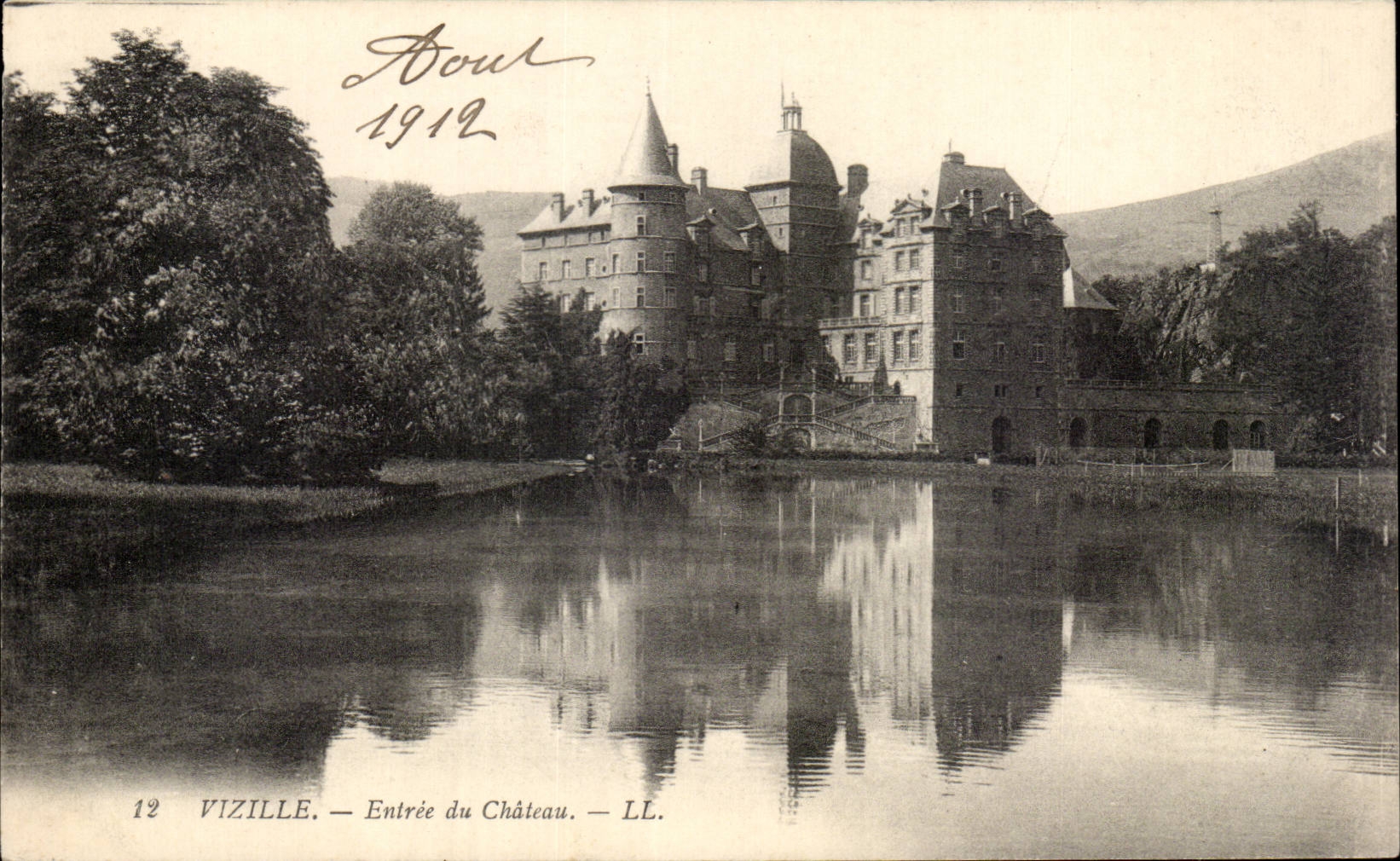 Vizille - Entrance of the Castle - CPA