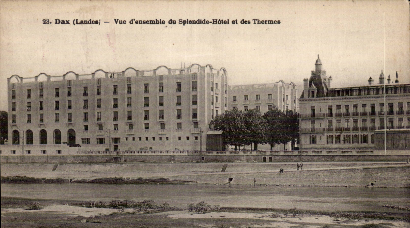 Dax - Vue d'Ensemble du Splendide et les Thermes - CPA 