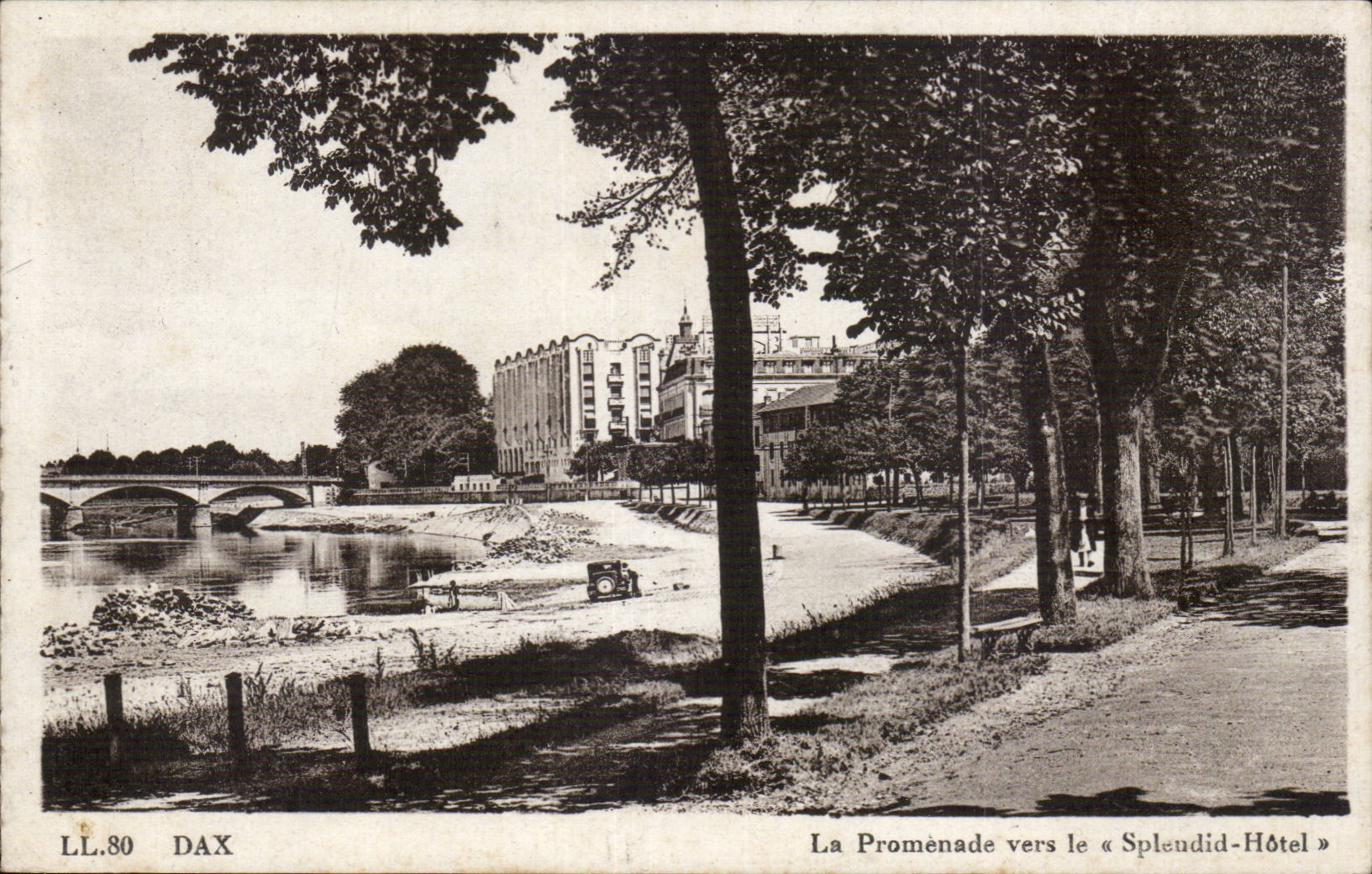 Dax - La Promenade vers le Splendid Hotel - CPA 