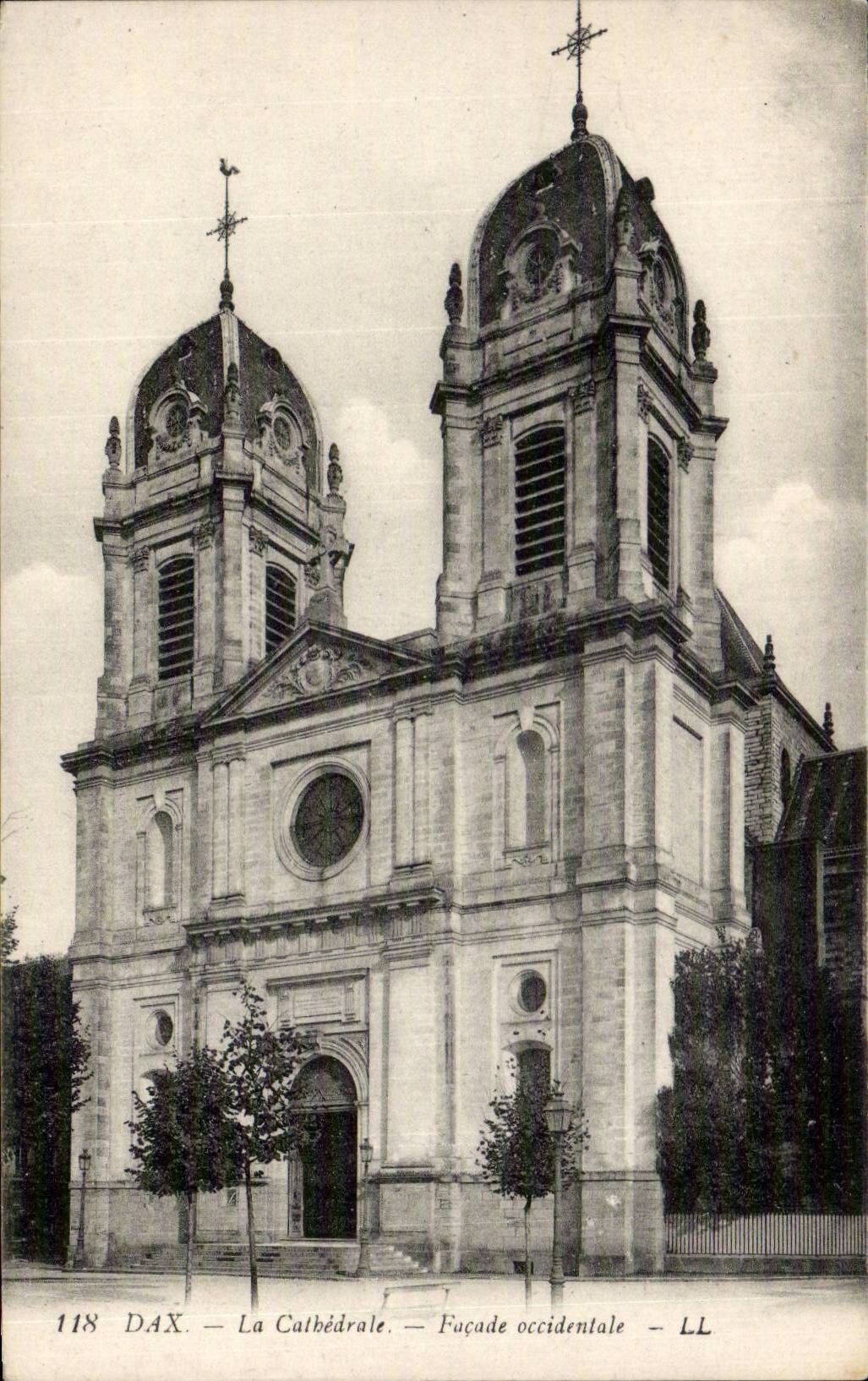 Dax - La Cathedrale - CPA 