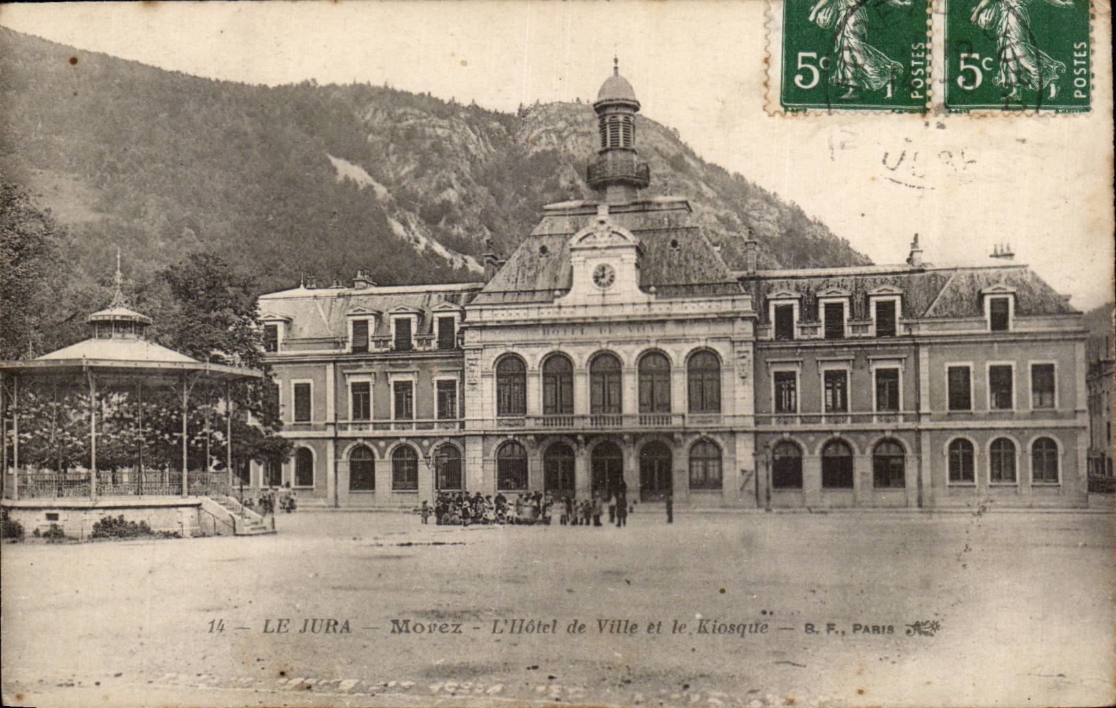 CPA Morez Town hall and the kiosk