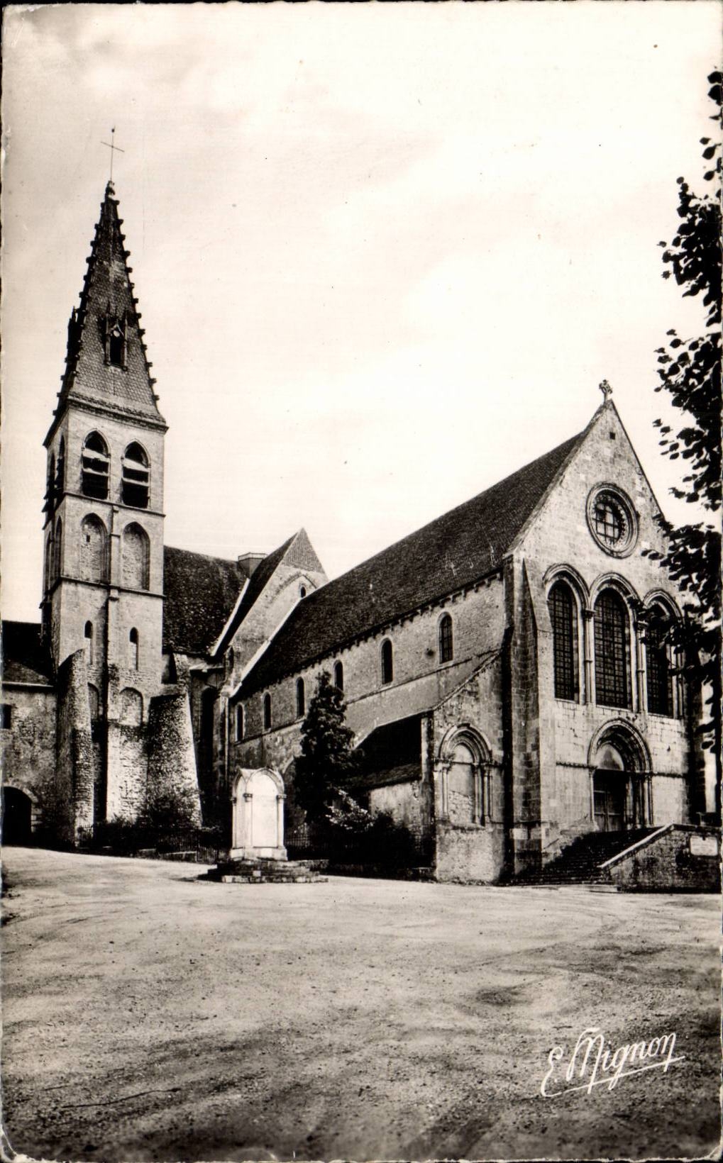 Tool bags in Gatinais - Abbey church of St Pierre de Ferrieres - CPA